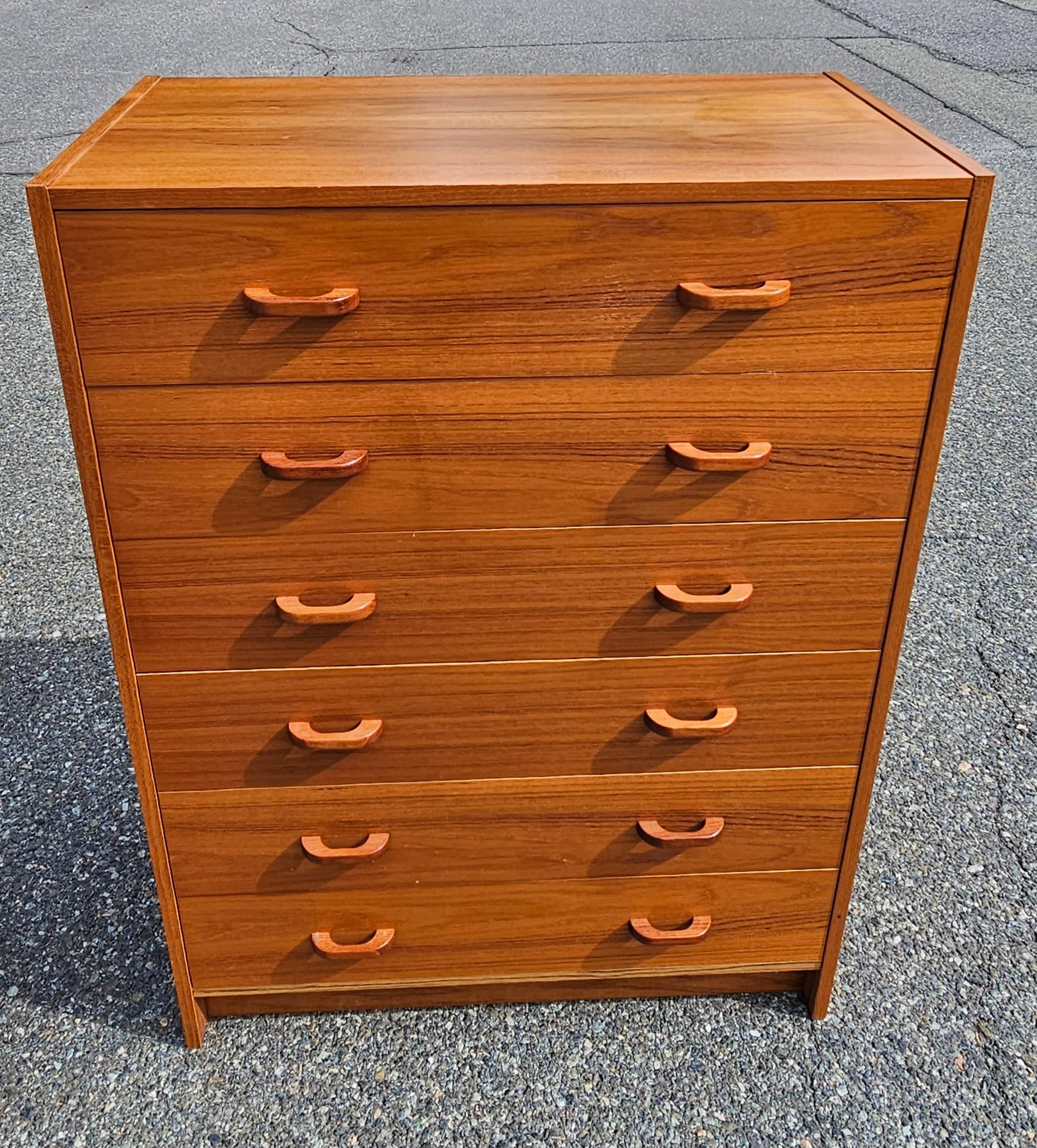 Late 20th Century Danish Modern Teak Chest of Drawers For Sale 1