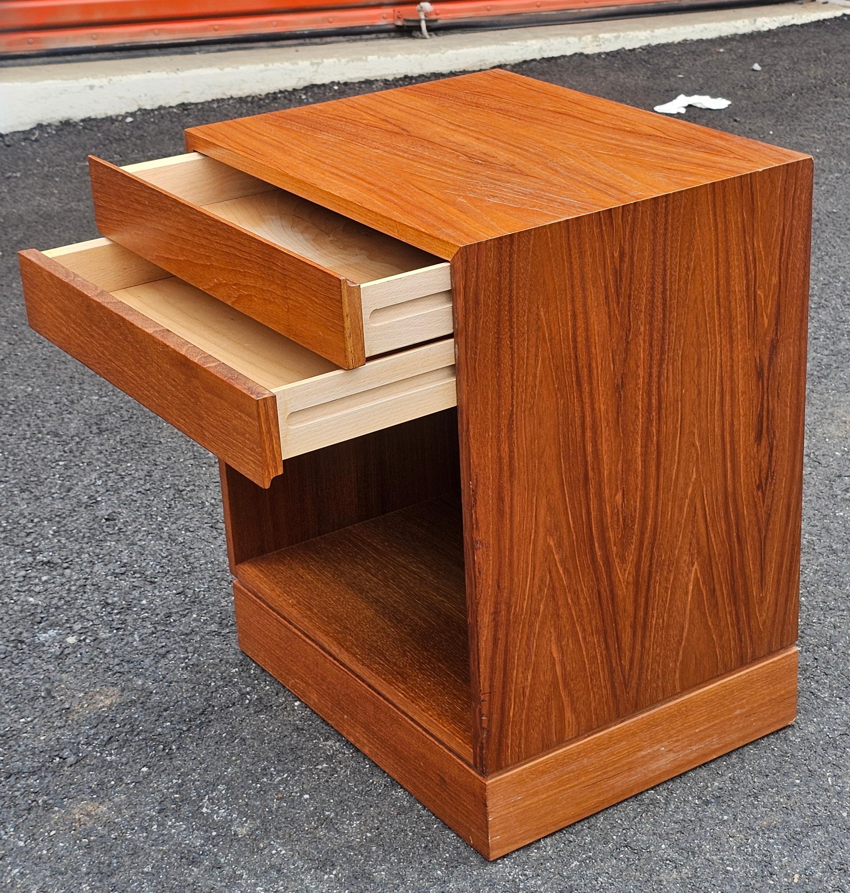 Late 20th Century Danish Modern Teak Double Drawer Bedside Table Nightstand For Sale 8
