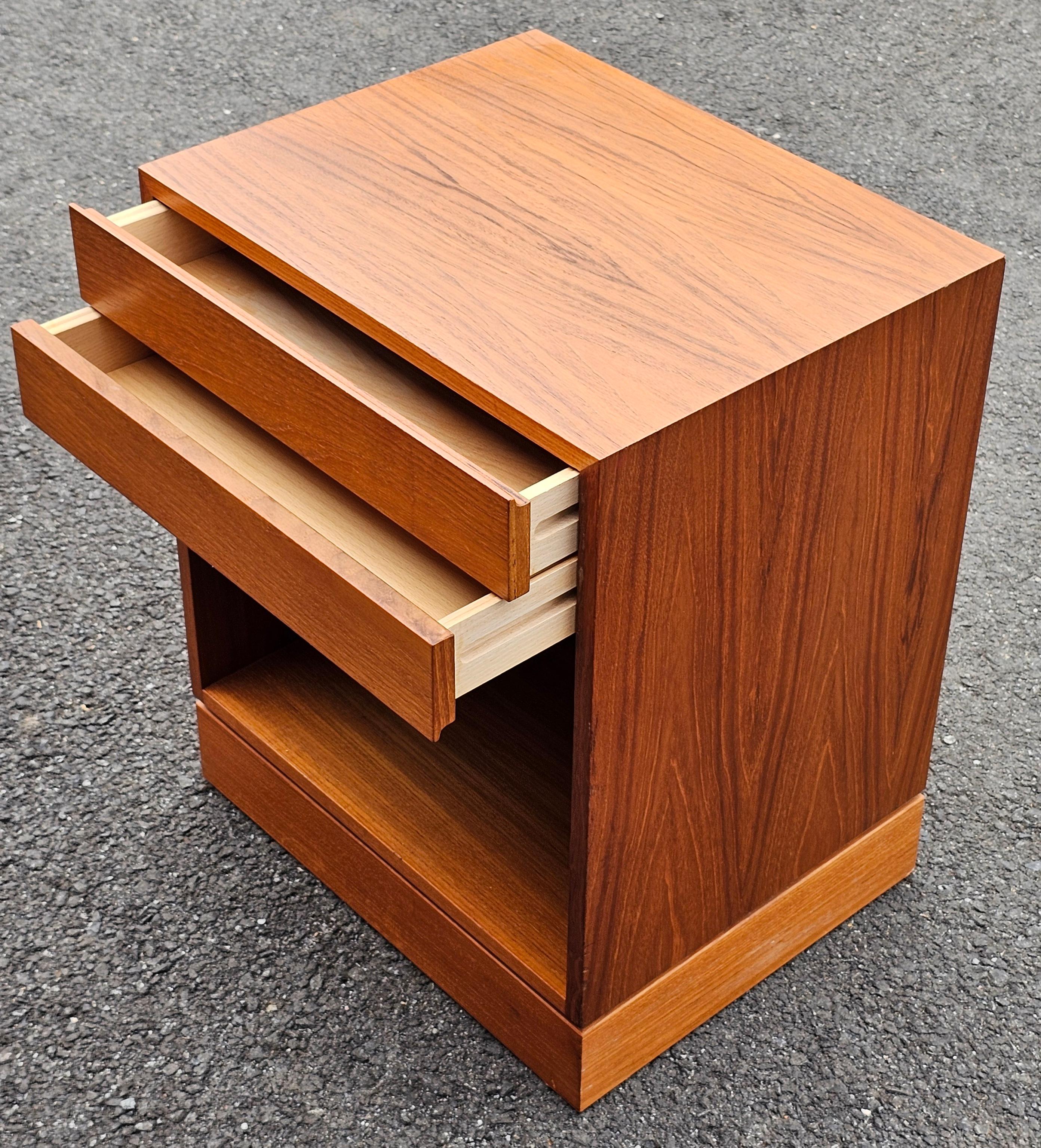 Late 20th Century Danish Modern Teak Double Drawer Bedside Table Nightstand For Sale 3