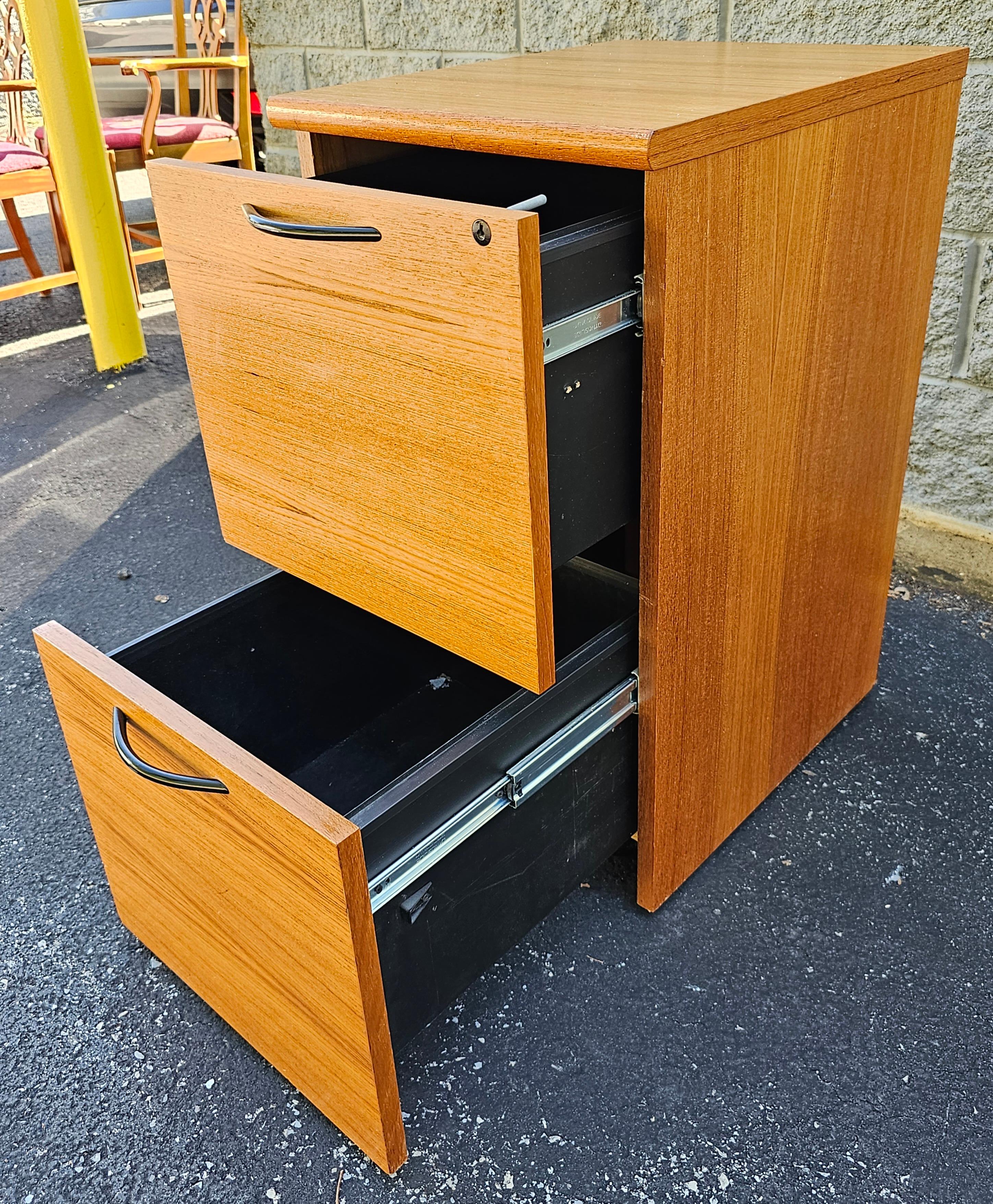 Late 20th Century Danish Modern Teak Two-Drawer Rolling Filing Cabinet In Good Condition For Sale In Germantown, MD
