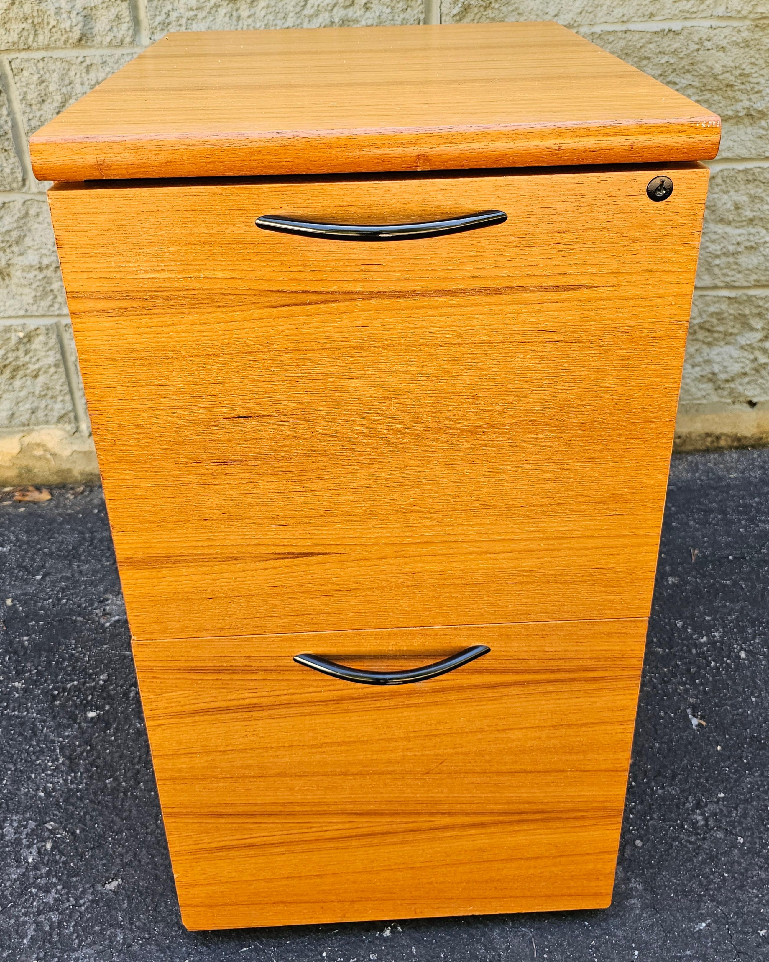Late 20th Century Danish Modern Teak Two-Drawer Rolling Filing Cabinet For Sale 2