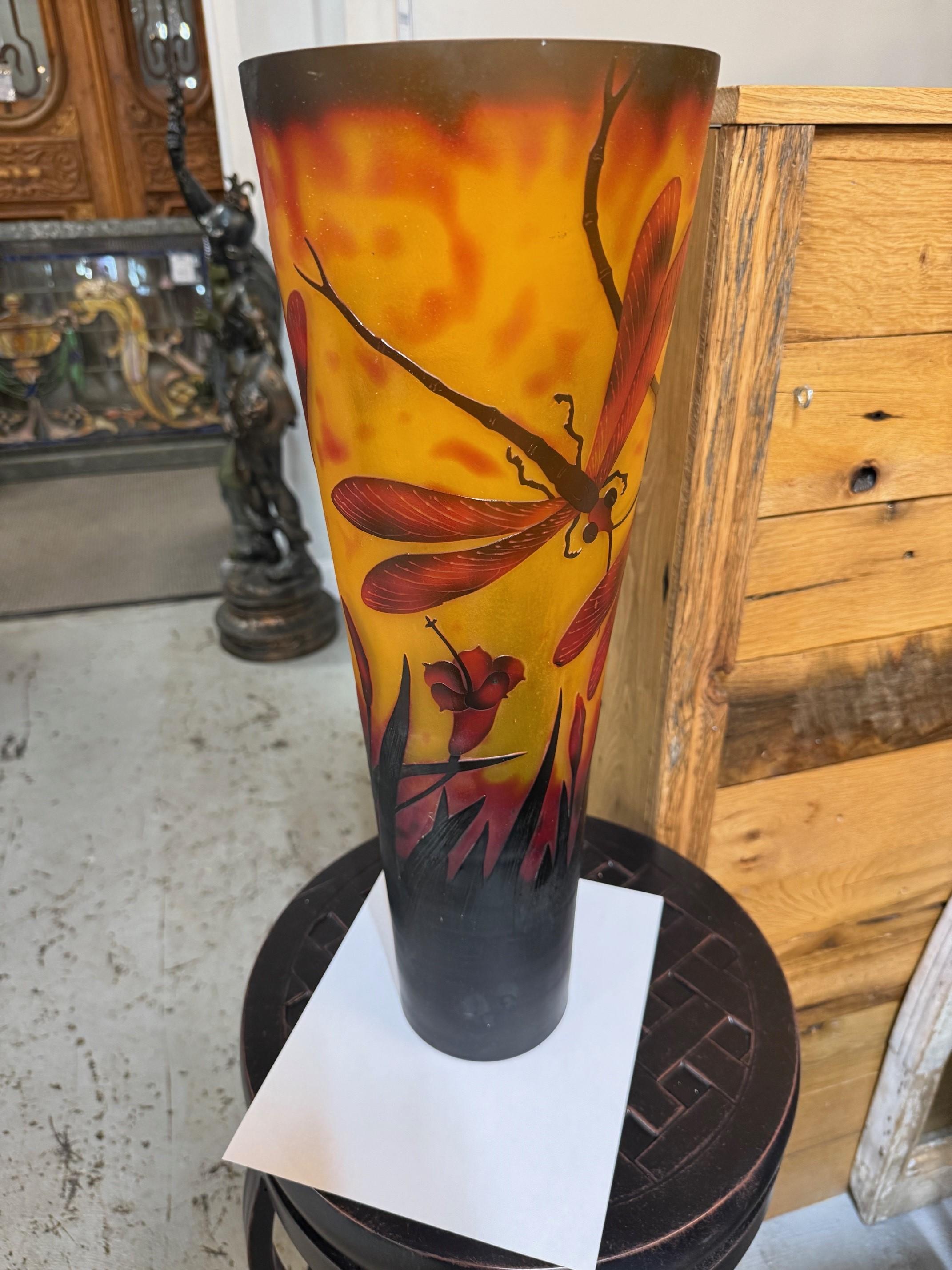 Vaso a libellula alto in stile Daum Nancy della fine del XX secolo firmato Yall in vendita 1