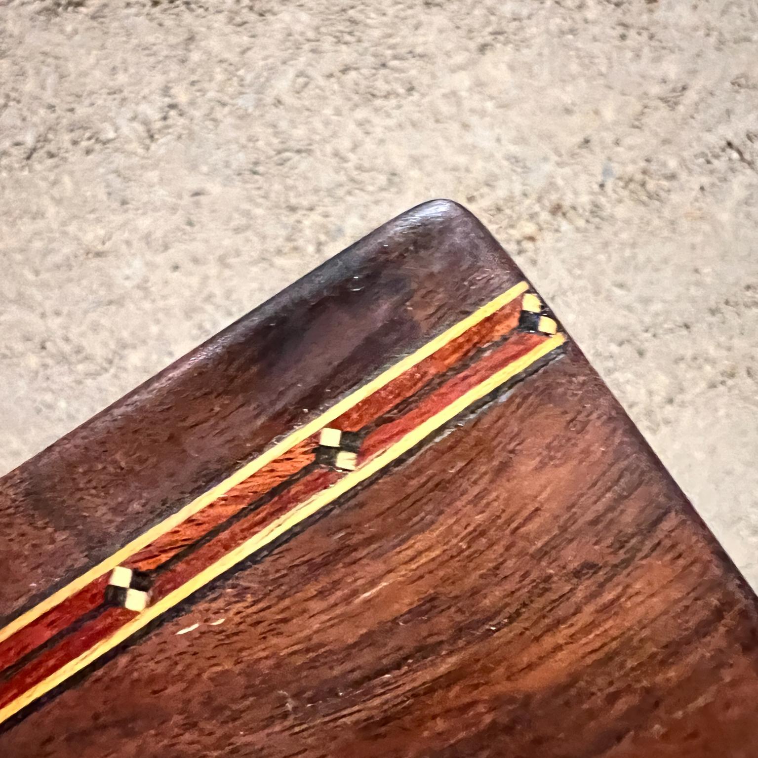 Caja decorativa de madera de finales del siglo XX Detalle de taracea en venta 6