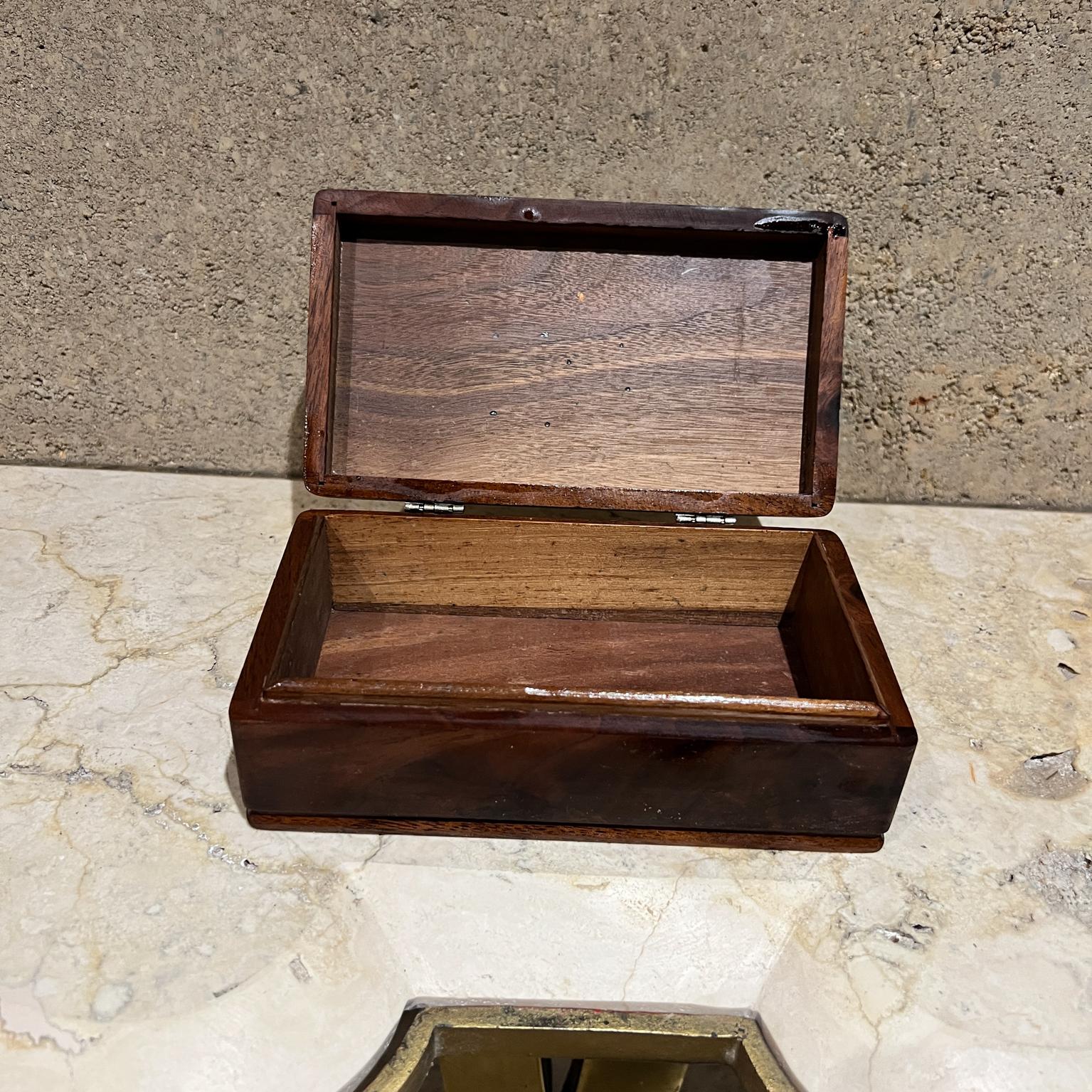 Caja decorativa de madera de finales del siglo XX Detalle de taracea en venta 3