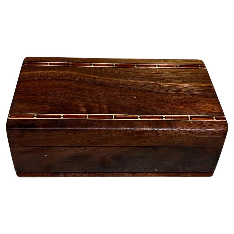 Caja decorativa de madera de finales del siglo XX Detalle de taracea