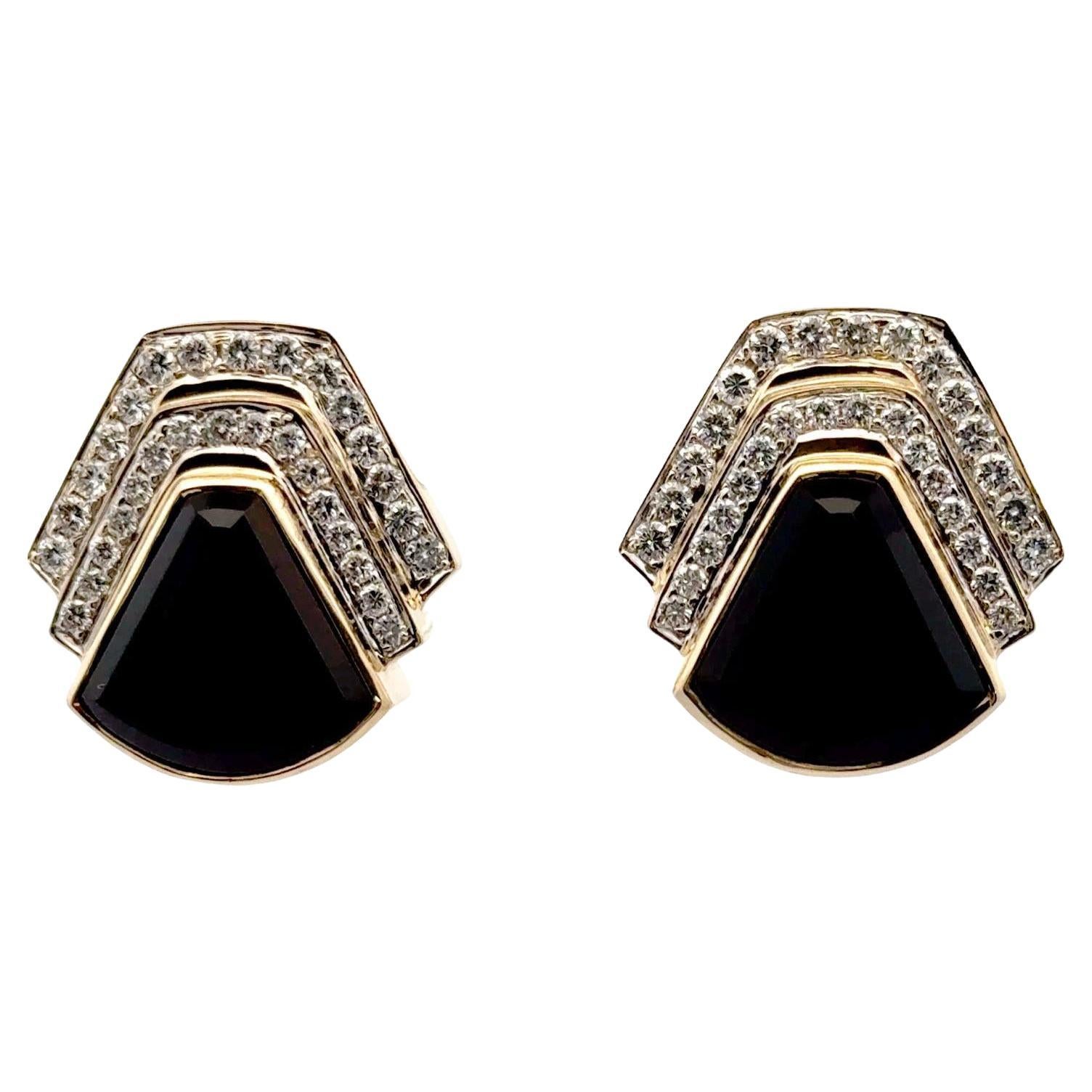 Late 20th Century Diamond Onyx 18 Karat Yellow Gold Leverback Earrings