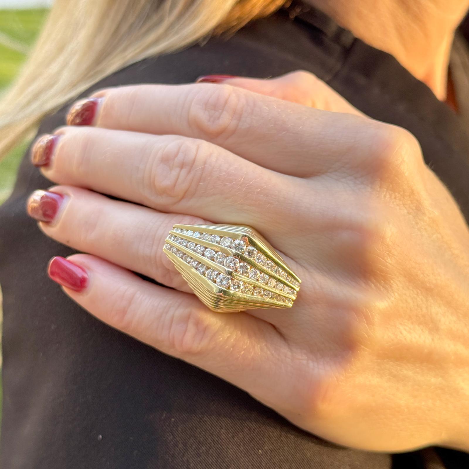 This vintage 14 karat yellow gold ribbed pyramid diamond ring features a striking geometric design with a bold, sculptural profile. Adorned with 45 round brilliant-cut diamonds totaling approximately 3.00 carats, the stones exhibit G-H color and
