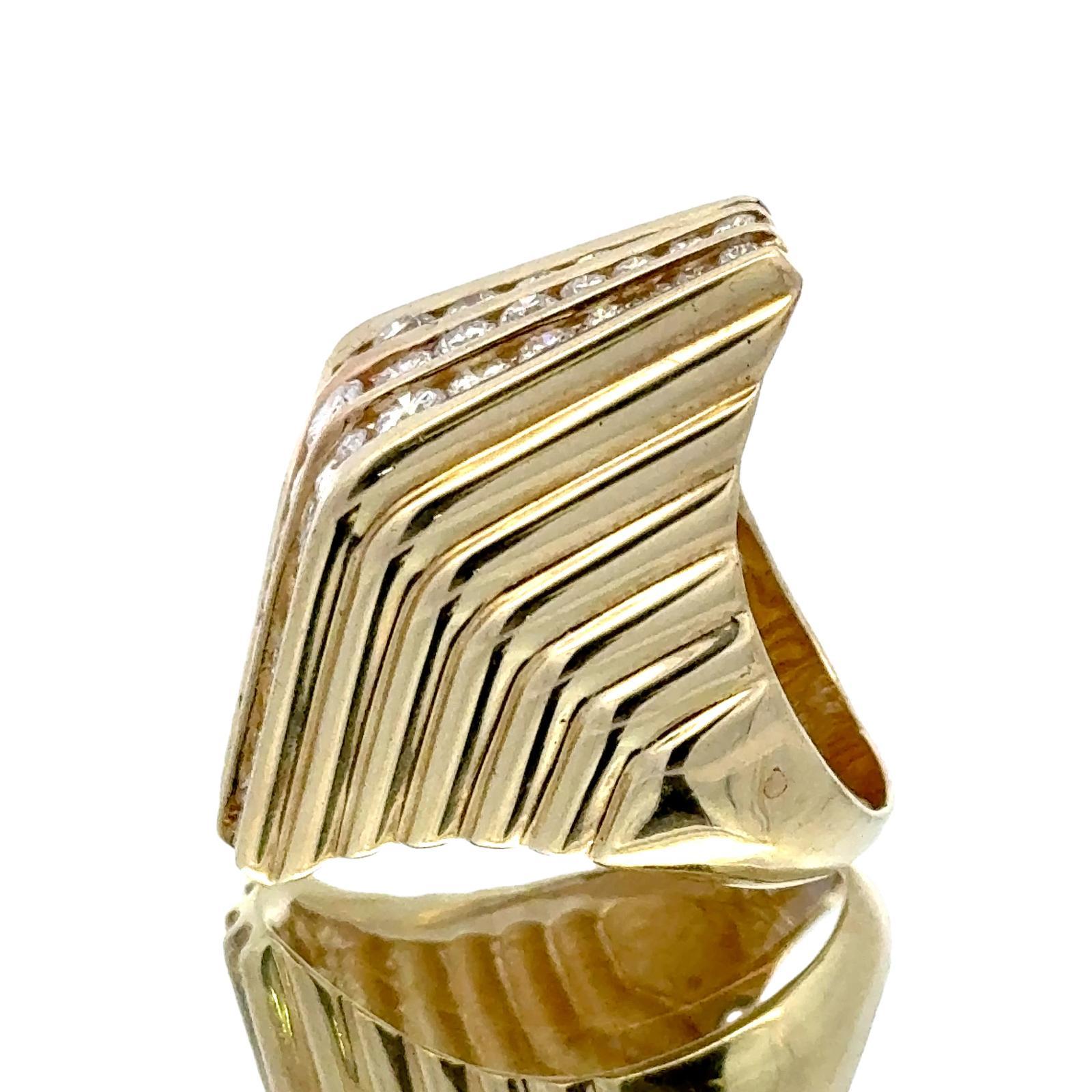 Late-20th Century Diamond Ribbed 14K Yellow Gold Vintage Pyramid Cocktail Ring For Sale 2