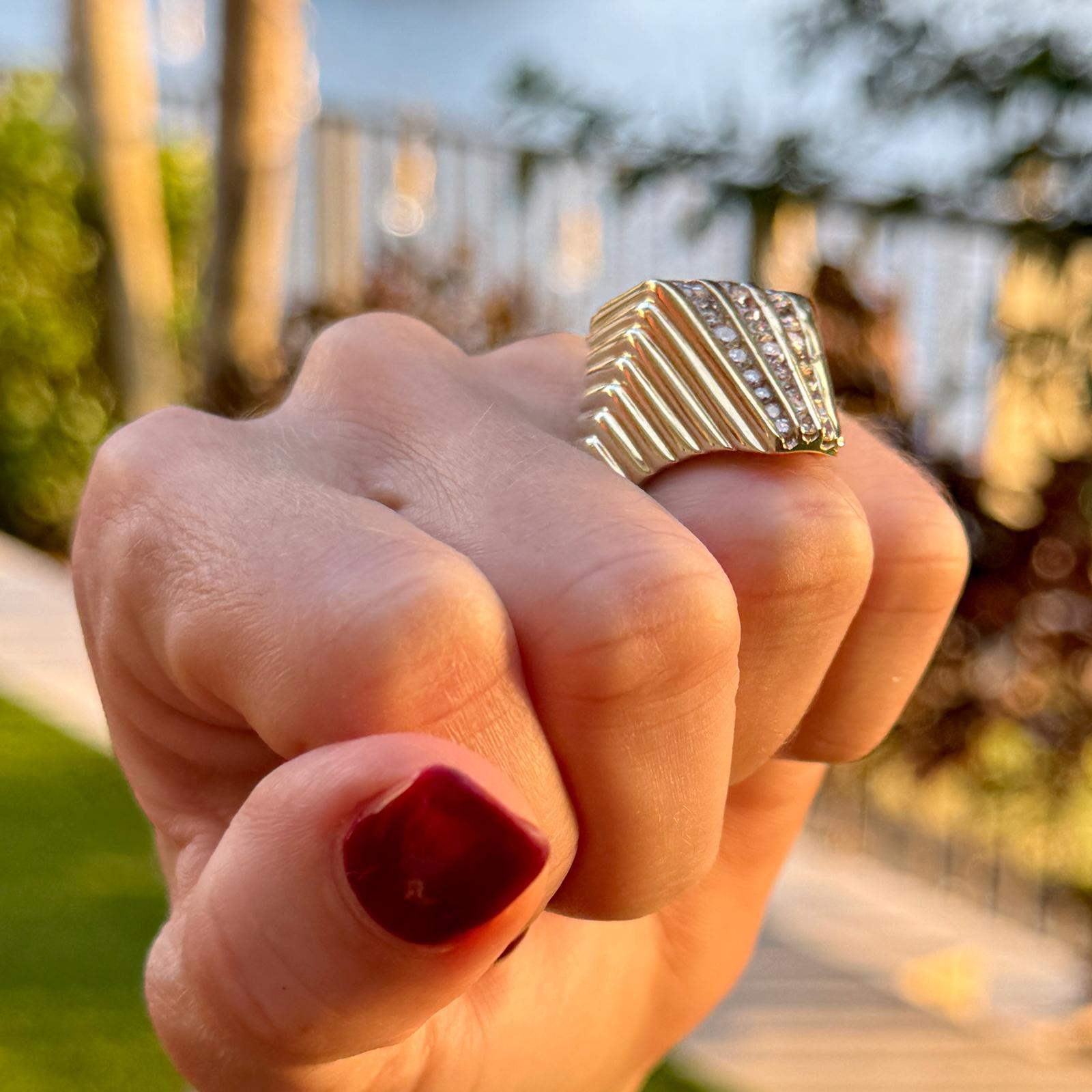 Late-20th Century Diamond Ribbed 14K Yellow Gold Vintage Pyramid Cocktail Ring For Sale 3