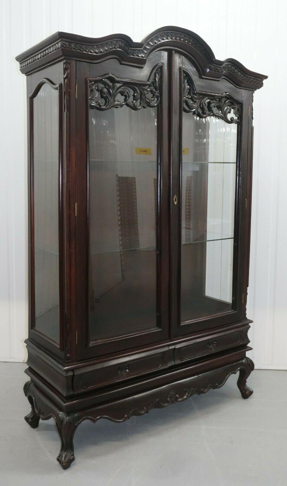 Late 20th Century Display Glazed Cabinet on Cabriole Legs & Glass Shelves 3