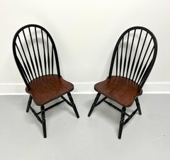Chaises d'appoint Windsor noires vieillies de la fin du 20e siècle - Paire A