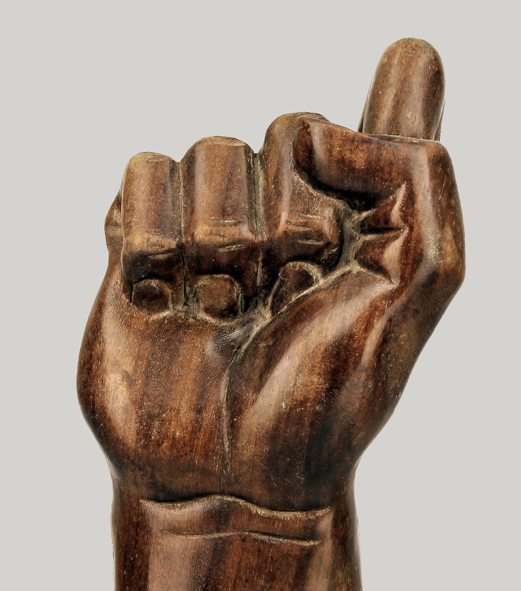 Dominicense Scultura a mano in legno intagliato e verniciato della fine del 20° secolo Dominicana in vendita