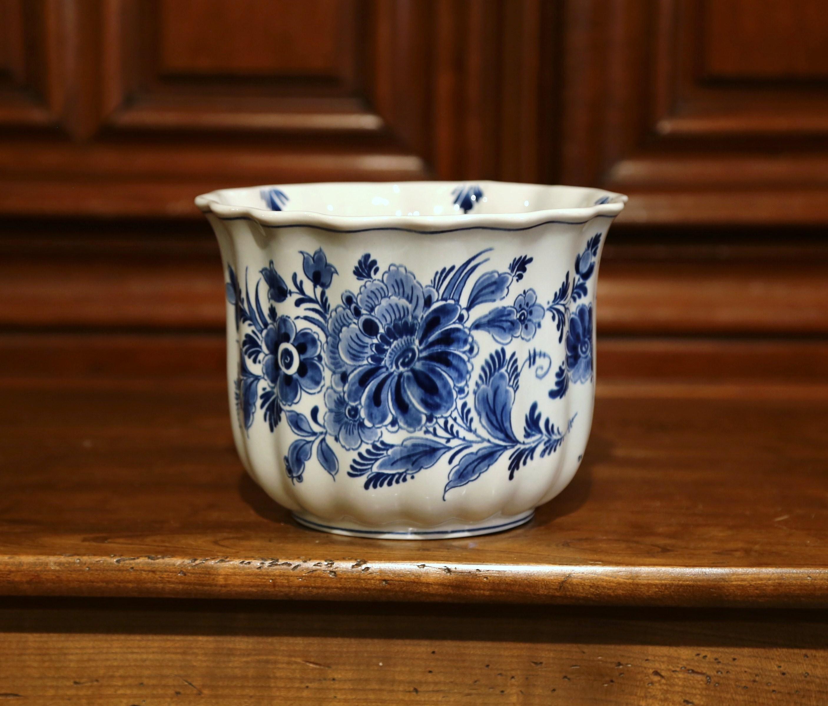 Late 20th Century Dutch Hand-Painted Faience Delft Cache Pot with Floral Decor 1