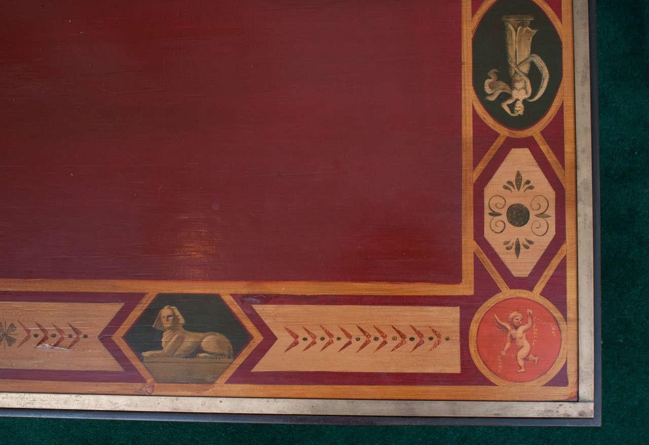 20ième siècle Table basse à motifs égyptiens de la fin du 20e siècle par Brunschwig & Fils en vente