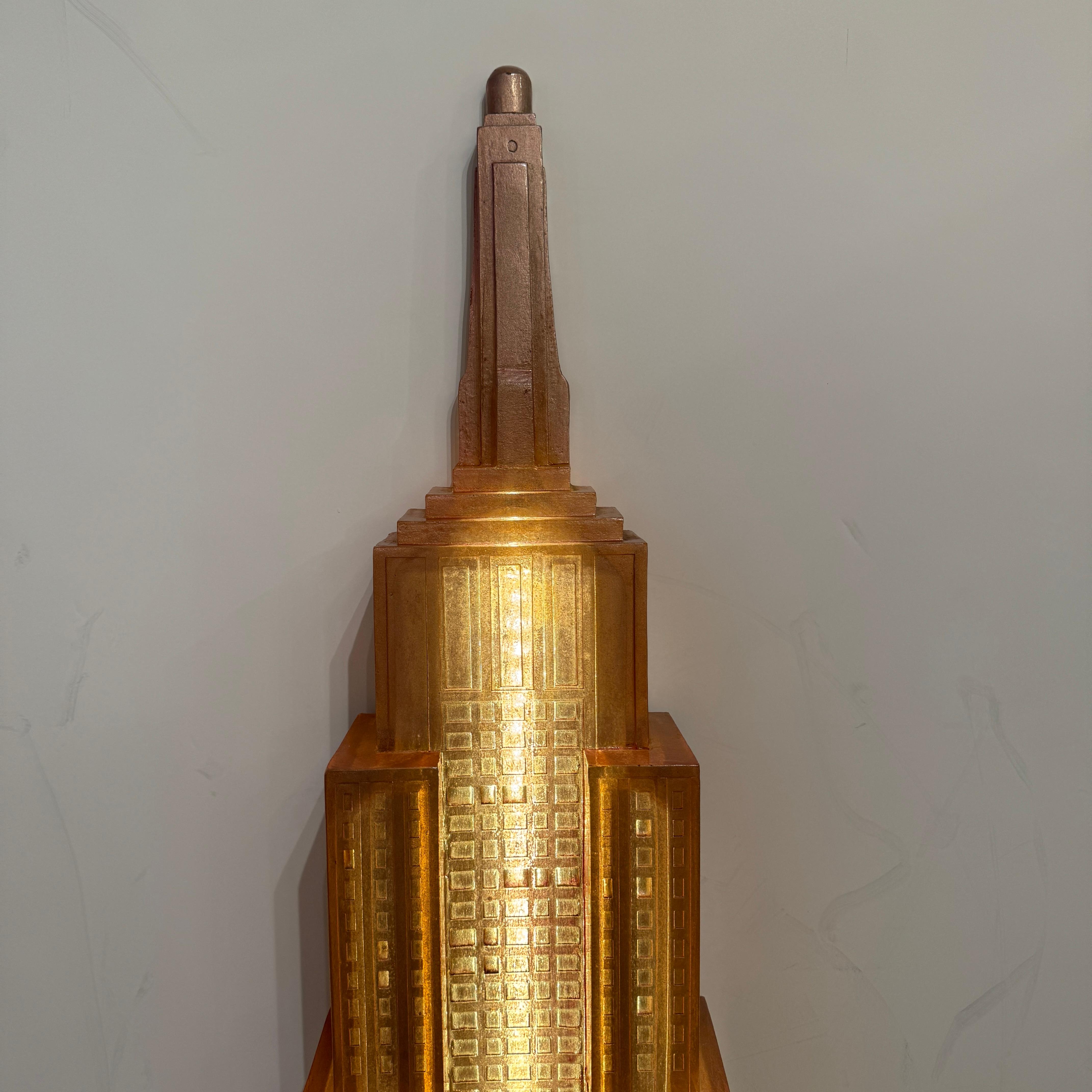 Lampada da terra a grattacielo dell'Empire State Building, Italia, fine XX secolo In condizioni buone in vendita a New York, NY