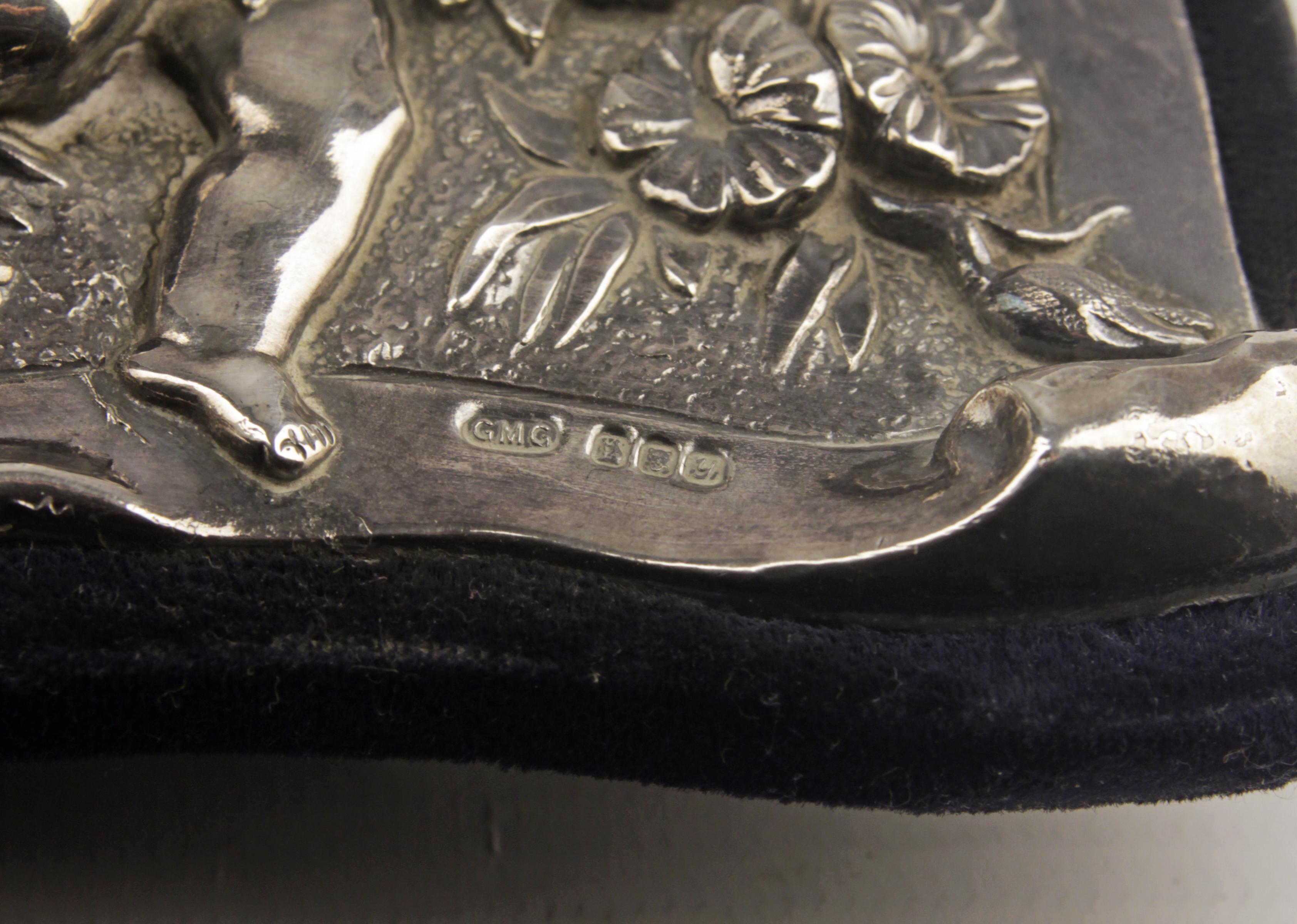Late 20th Century English Sterling Silver Frame with Cherubs and Plant Motifs 1
