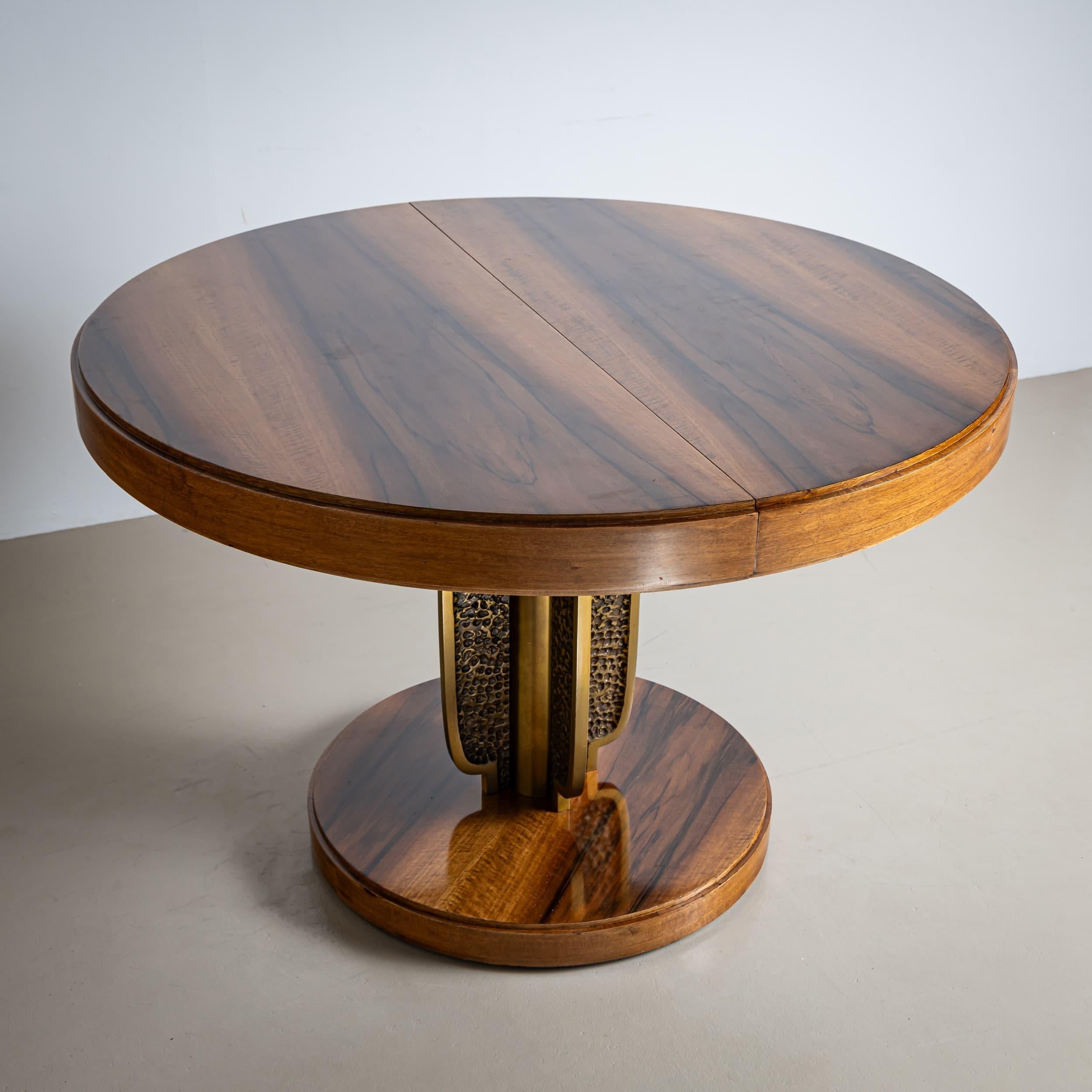 Table à rallonge de la fin du XXe siècle dans le style de Luciano Frigerio, Italie Bon état - En vente à New York, NY