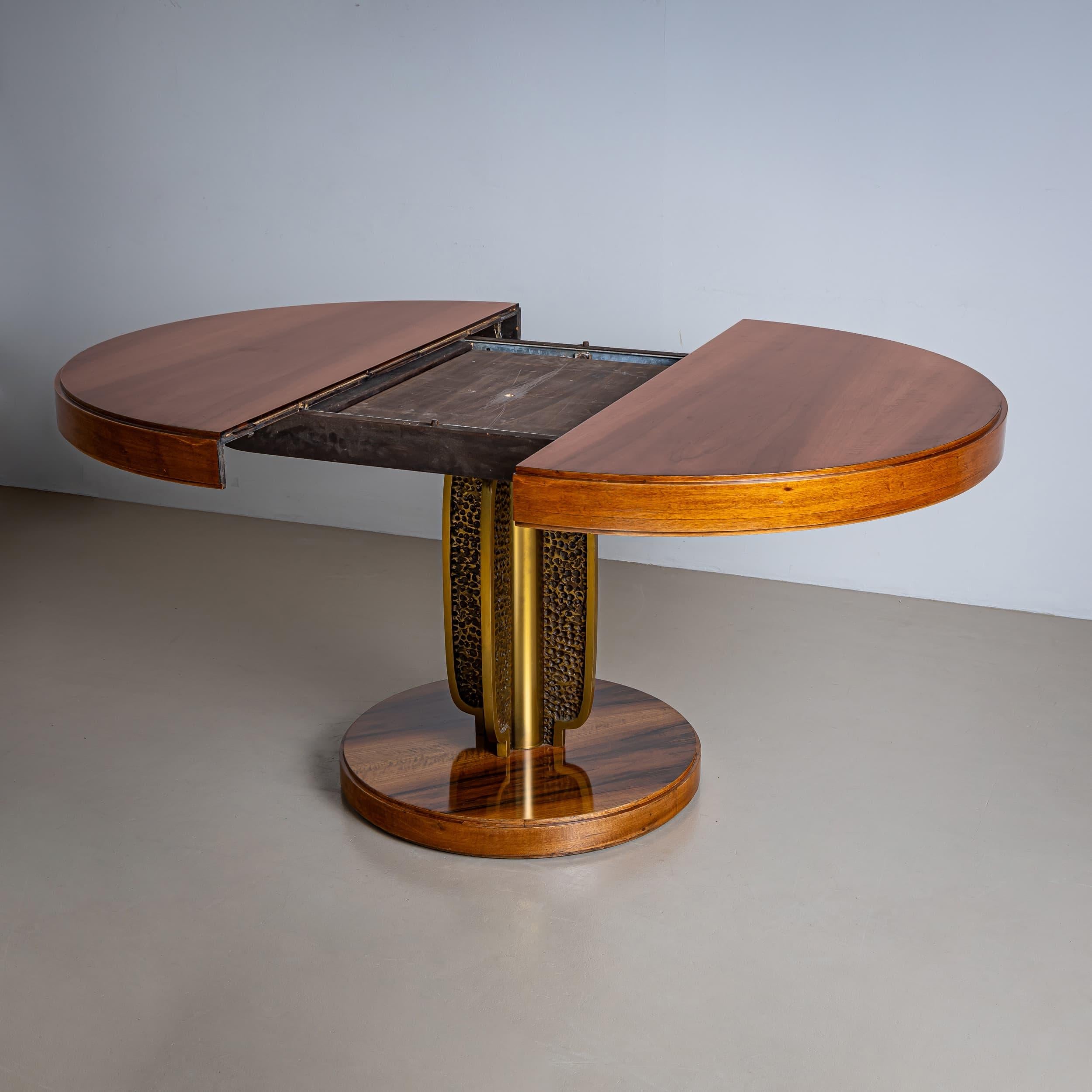 20ième siècle Table à rallonge de la fin du XXe siècle dans le style de Luciano Frigerio, Italie en vente