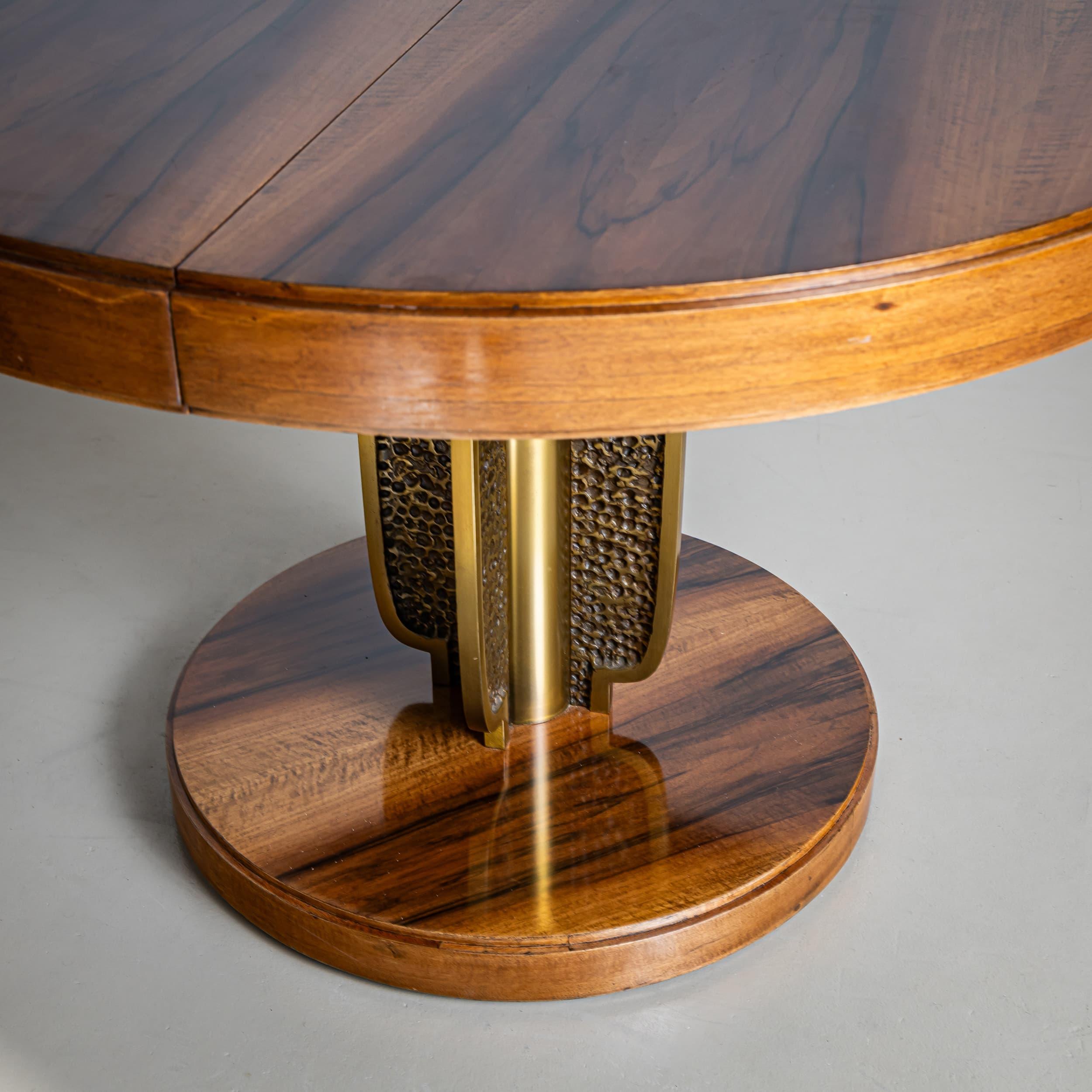 Table à rallonge de la fin du XXe siècle dans le style de Luciano Frigerio, Italie en vente 2