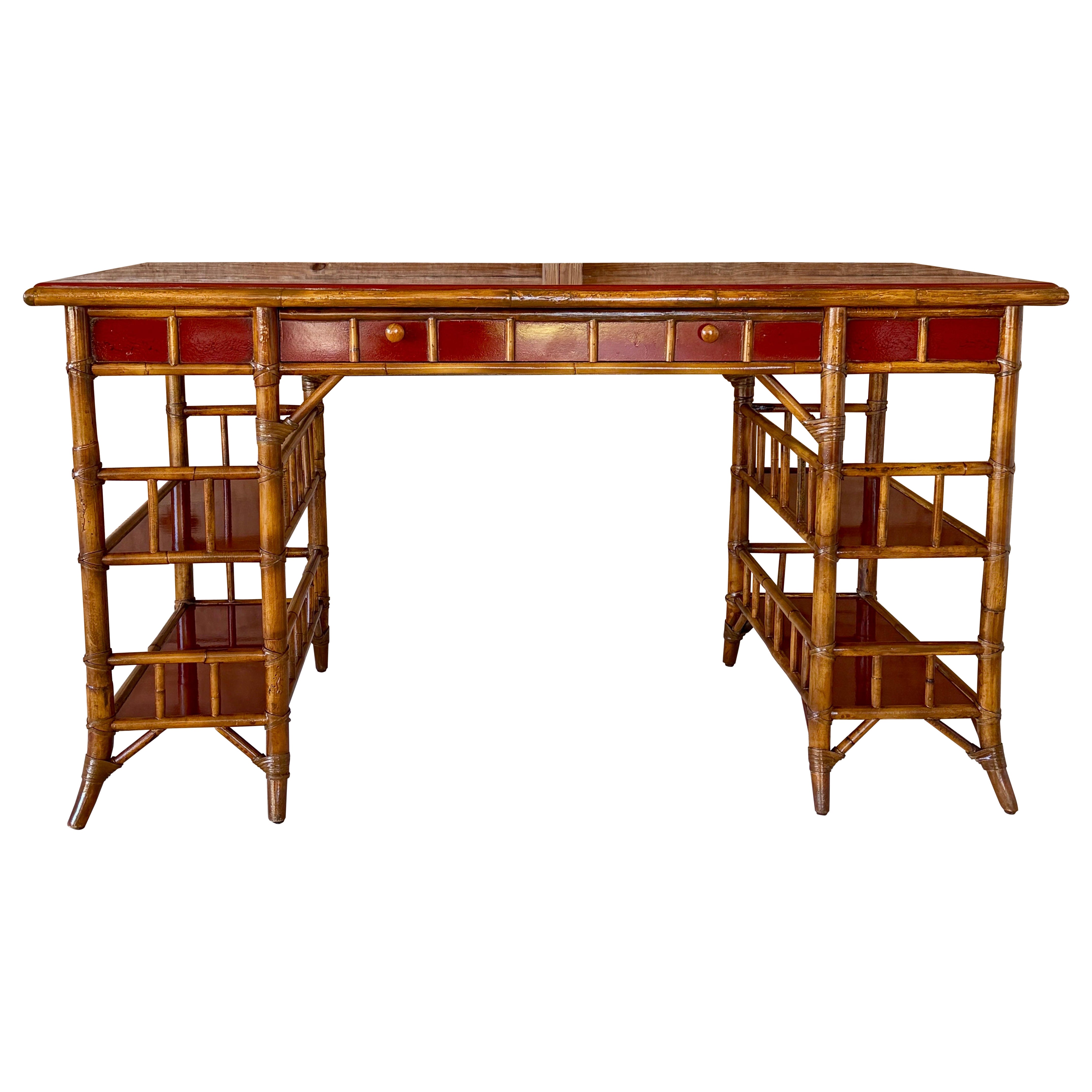 Schreibtisch aus Bambusimitat und rotem Lack von Baker Furniture, Ende des 20. im Angebot