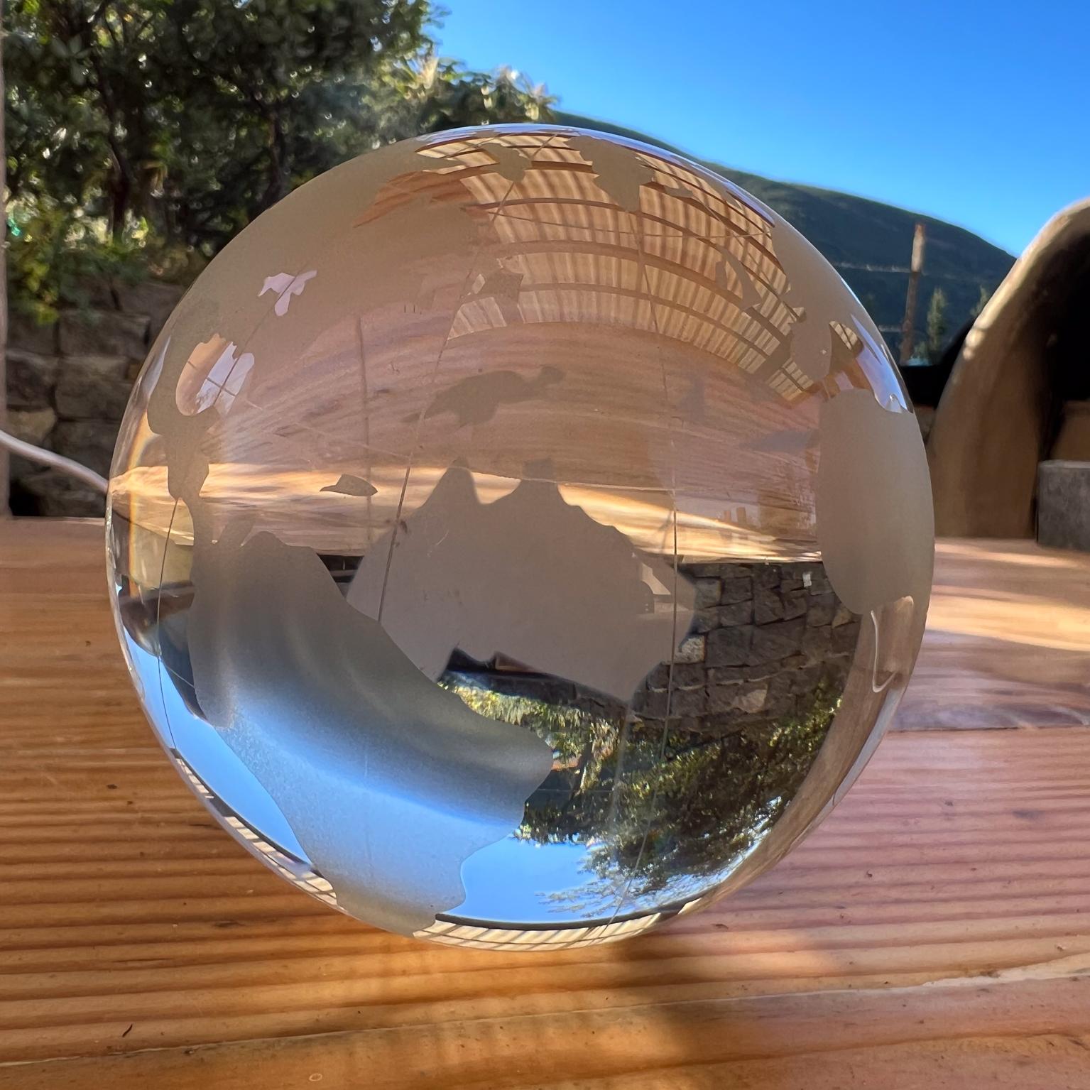 Moderne Sphère de Healing World Ball moderniste en cristal d'art verre