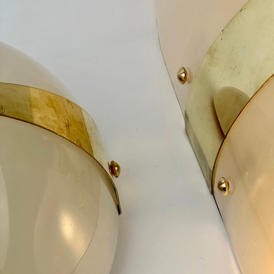 Italian Late 20th Century Pair of Brass & Curved White Murano Glass Wall Lights For Sale