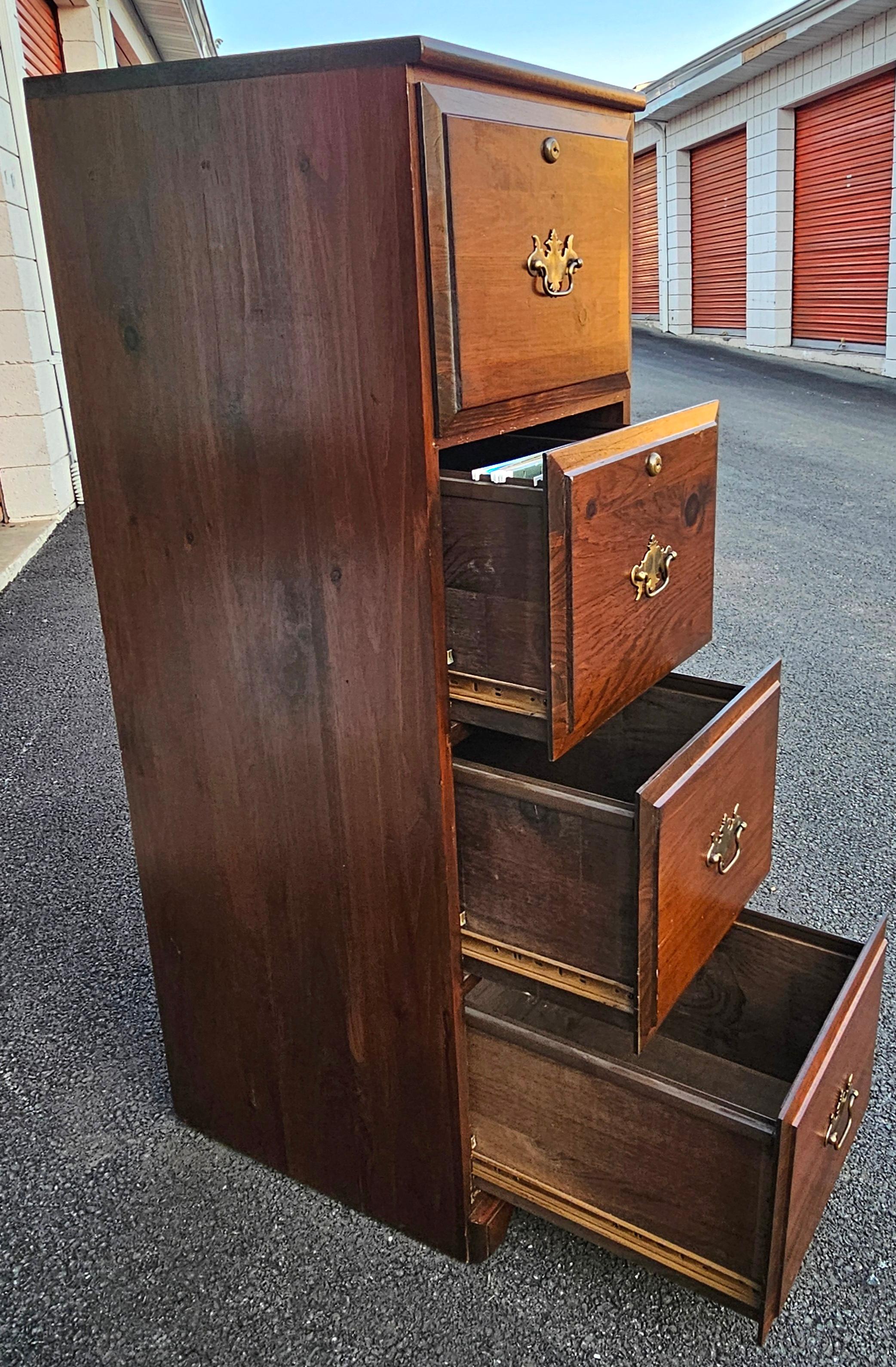 Late 20th Century Four-Drawer Solid Pine Filing Cabinet with Locks and Keys For Sale 2