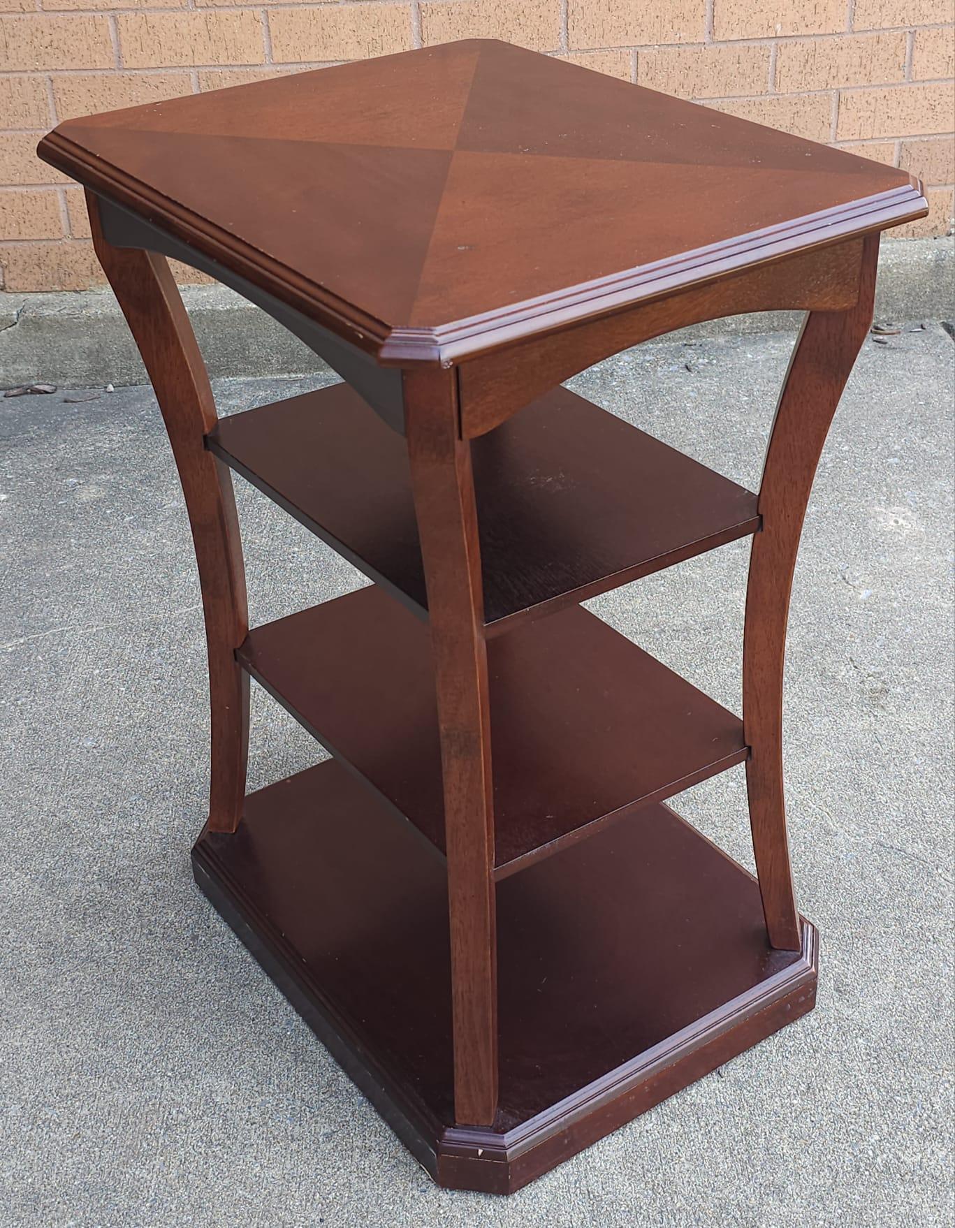 Federal Late 20th Century Four-Tier Mahohany Bookmatched Top Side Table For Sale