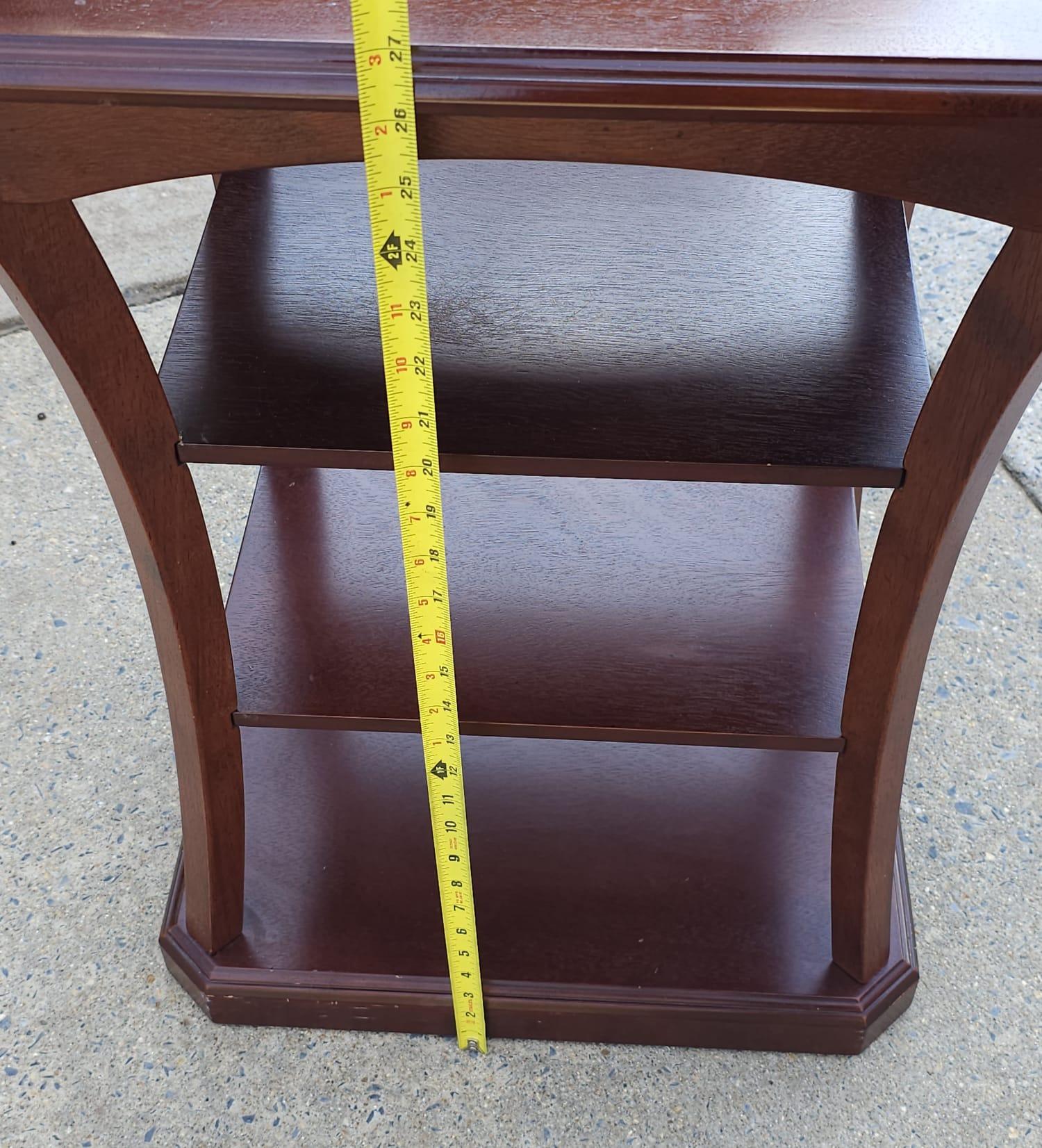 Late 20th Century Four-Tier Mahohany Bookmatched Top Side Table In Good Condition For Sale In Germantown, MD