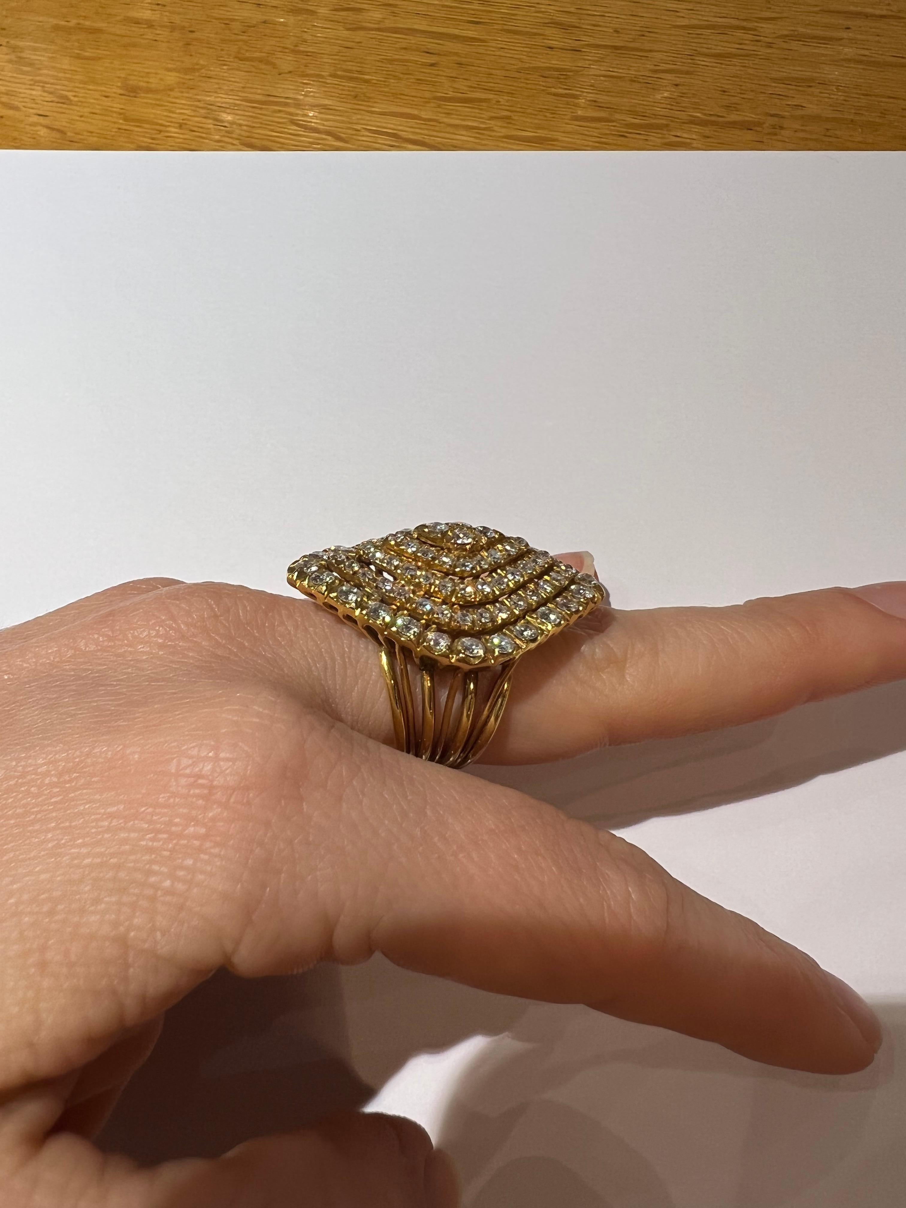 Late 20th Century French 5 Carats Diamond 18k Yellow Gold Cocktail Ring For Sale 2