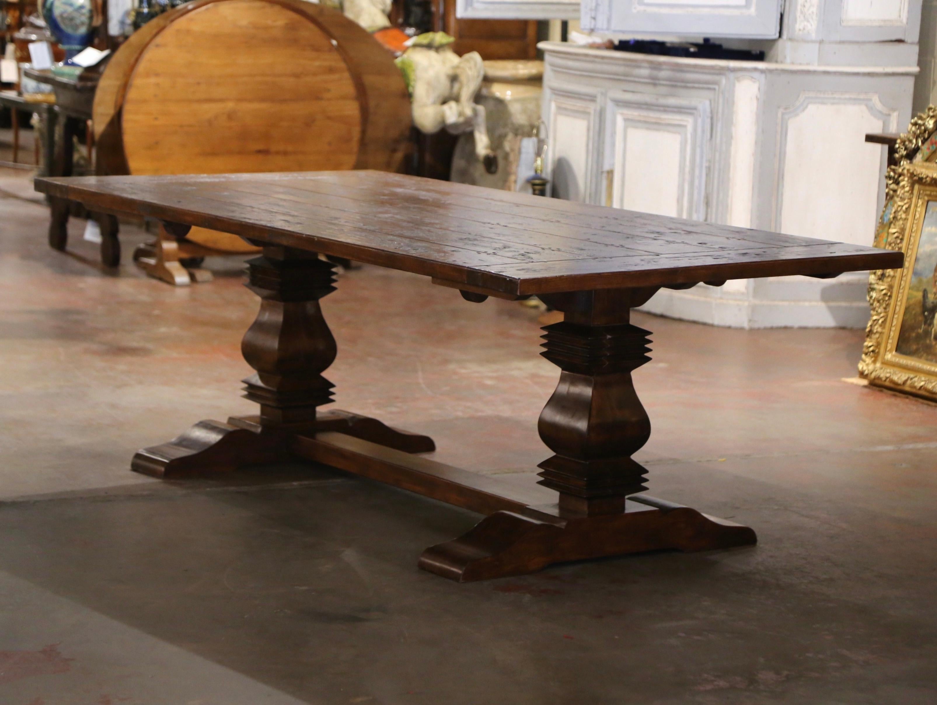 Châtaignier Table de ferme à tréteaux monastère française de la fin du 20e siècle en chêne et châtaignier sculptés en vente