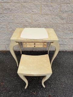 Fin du 20ème siècle, table de toilette en crème avec miroir et banc assorti