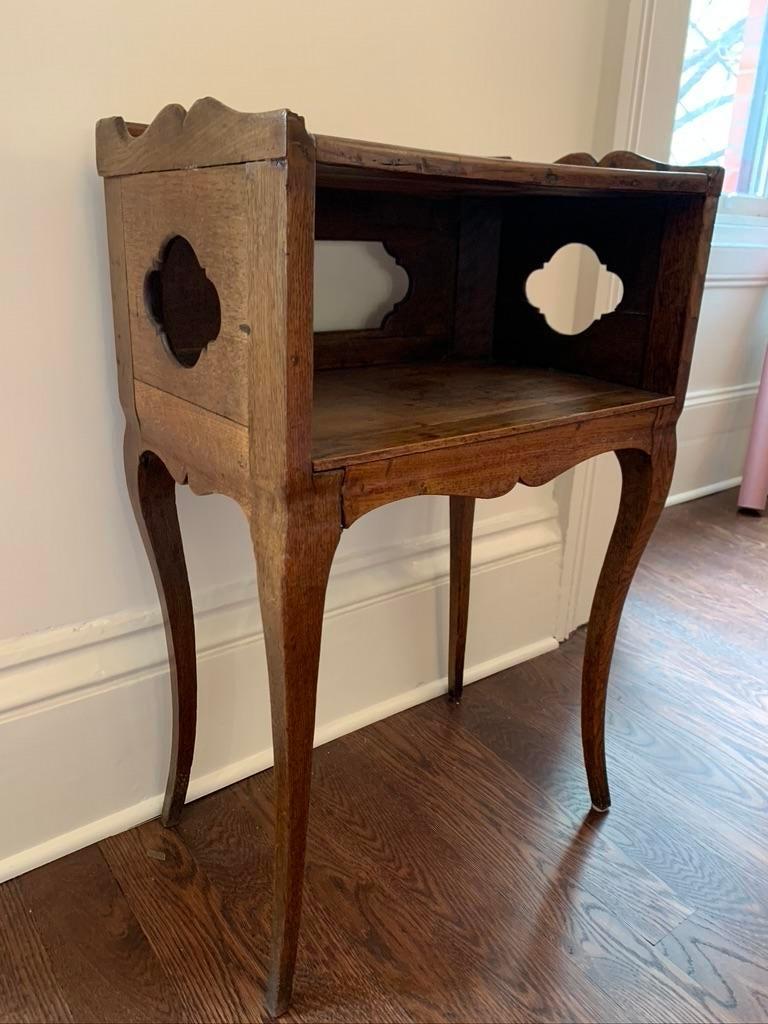 Mid 18th Century French End Table with Open Shelf and Quatrefoil Motifs For Sale 5