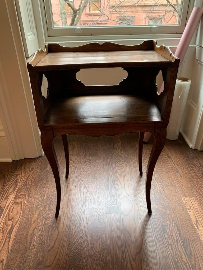 French Louis XVI style end table with open shelf and quatrefoil motifs on all three sides.

Total Measurements: 29.25