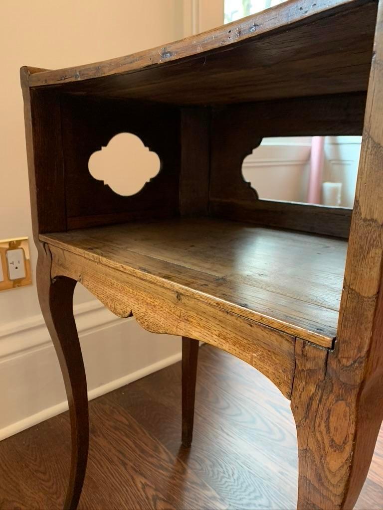 Mid 18th Century French End Table with Open Shelf and Quatrefoil Motifs For Sale 1