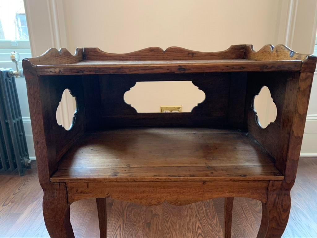 Mid 18th Century French End Table with Open Shelf and Quatrefoil Motifs For Sale 3
