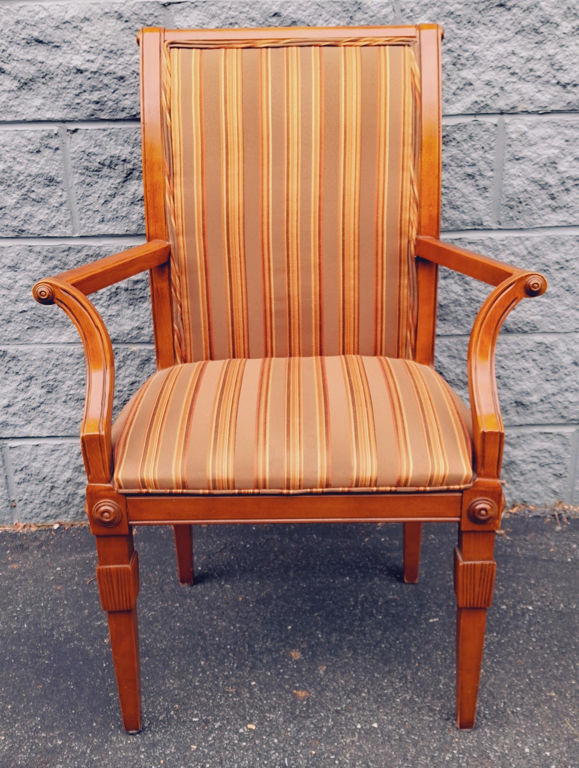 Ein spätes 20. Jahrhundert Fruitwood Stripped gepolstert offener Sessel in großen Vintage-Zustand. Keine Flecken.
Maße 26,5