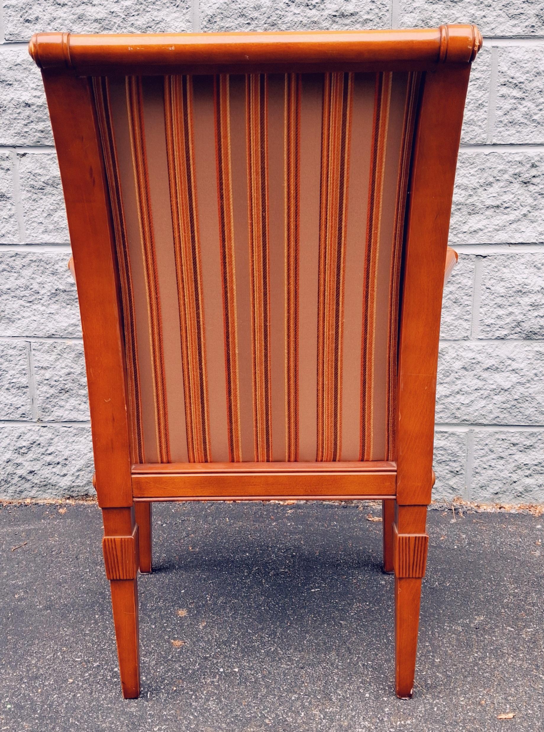 Gepolsterter Sessel aus gestreiftem Obstholz, Ende 20. im Zustand „Gut“ im Angebot in Germantown, MD