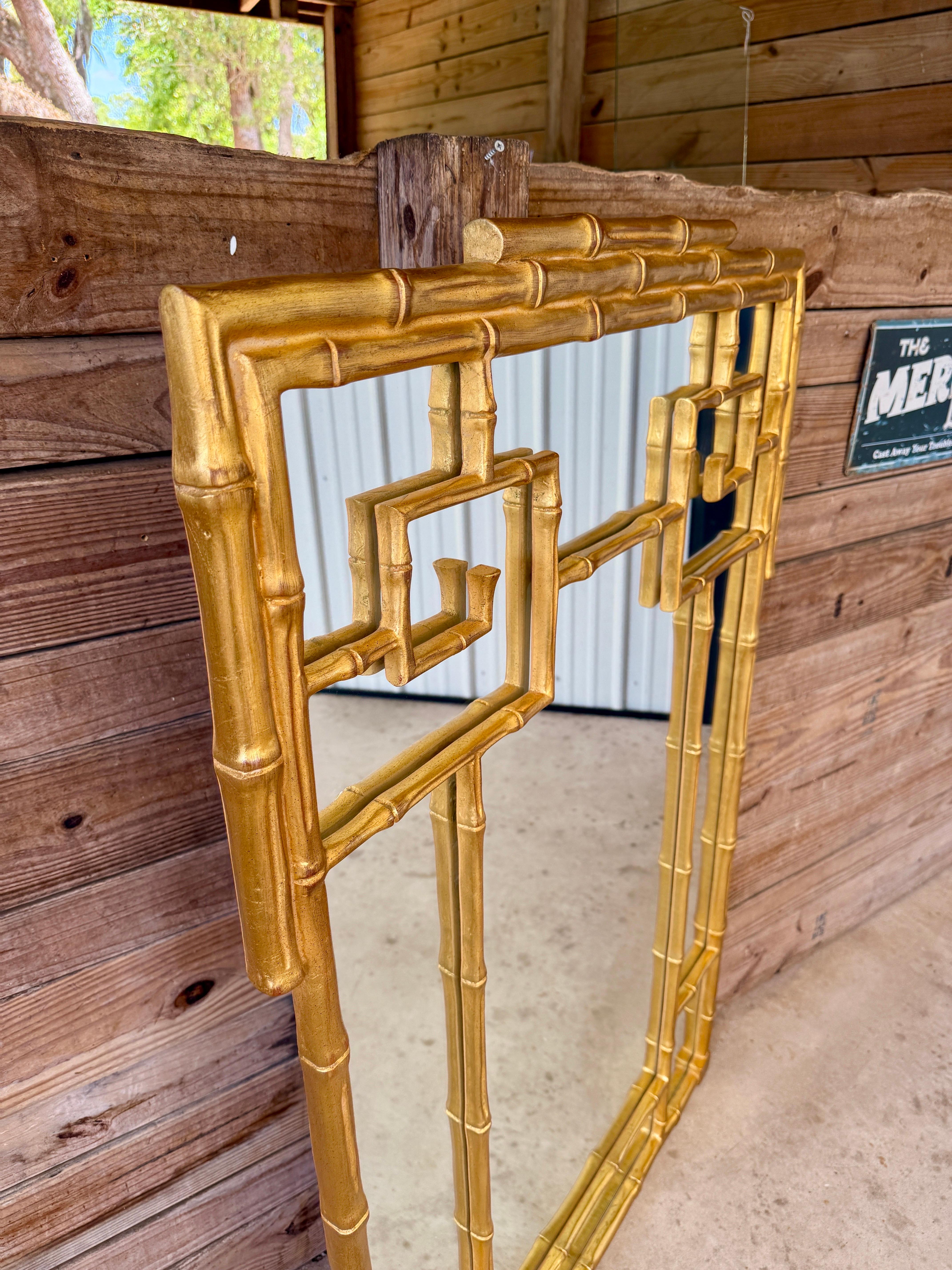 Ende des 20. Jahrhunderts Vergoldete Faux Bamboo Greek Key Wandspiegel im Zustand „Gut“ im Angebot in North Fort Myers, FL