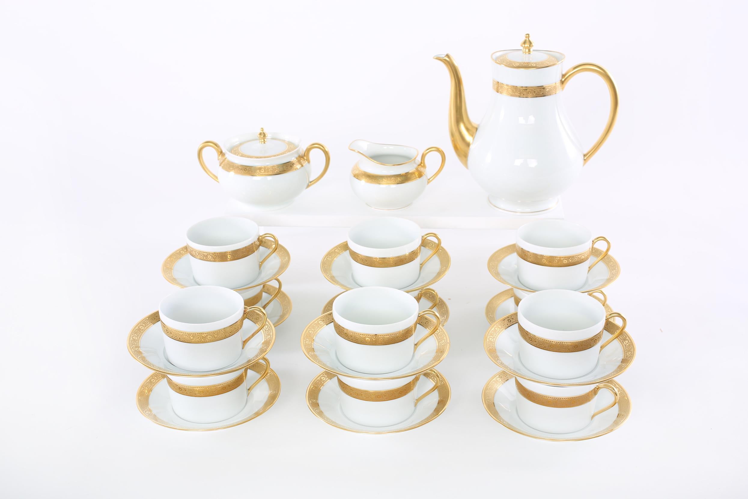 Service à café/thé Haviland Limoges en porcelaine dorée pour 12 personnes en vente 2