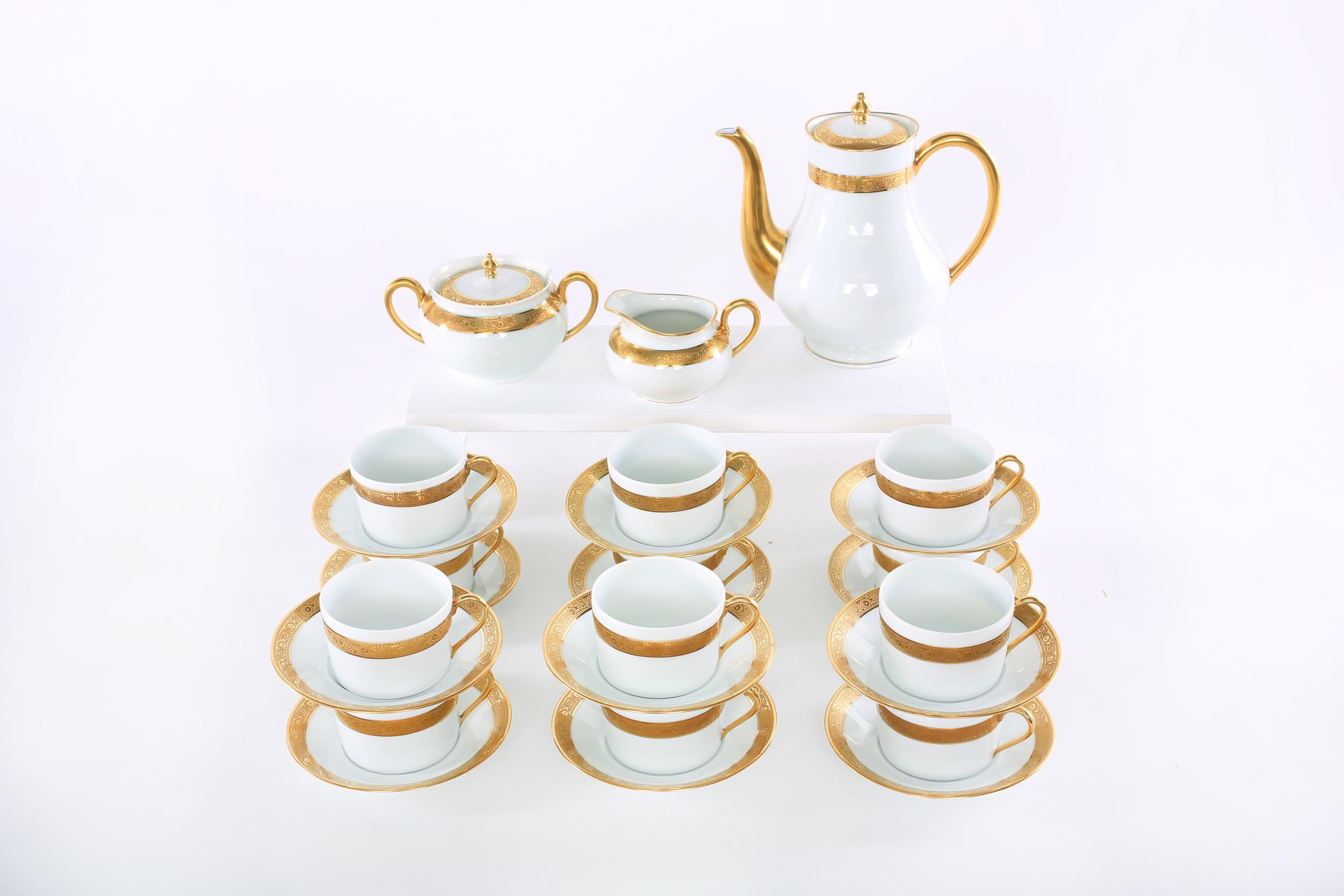 Service à café/thé Haviland Limoges en porcelaine dorée pour 12 personnes en vente 1