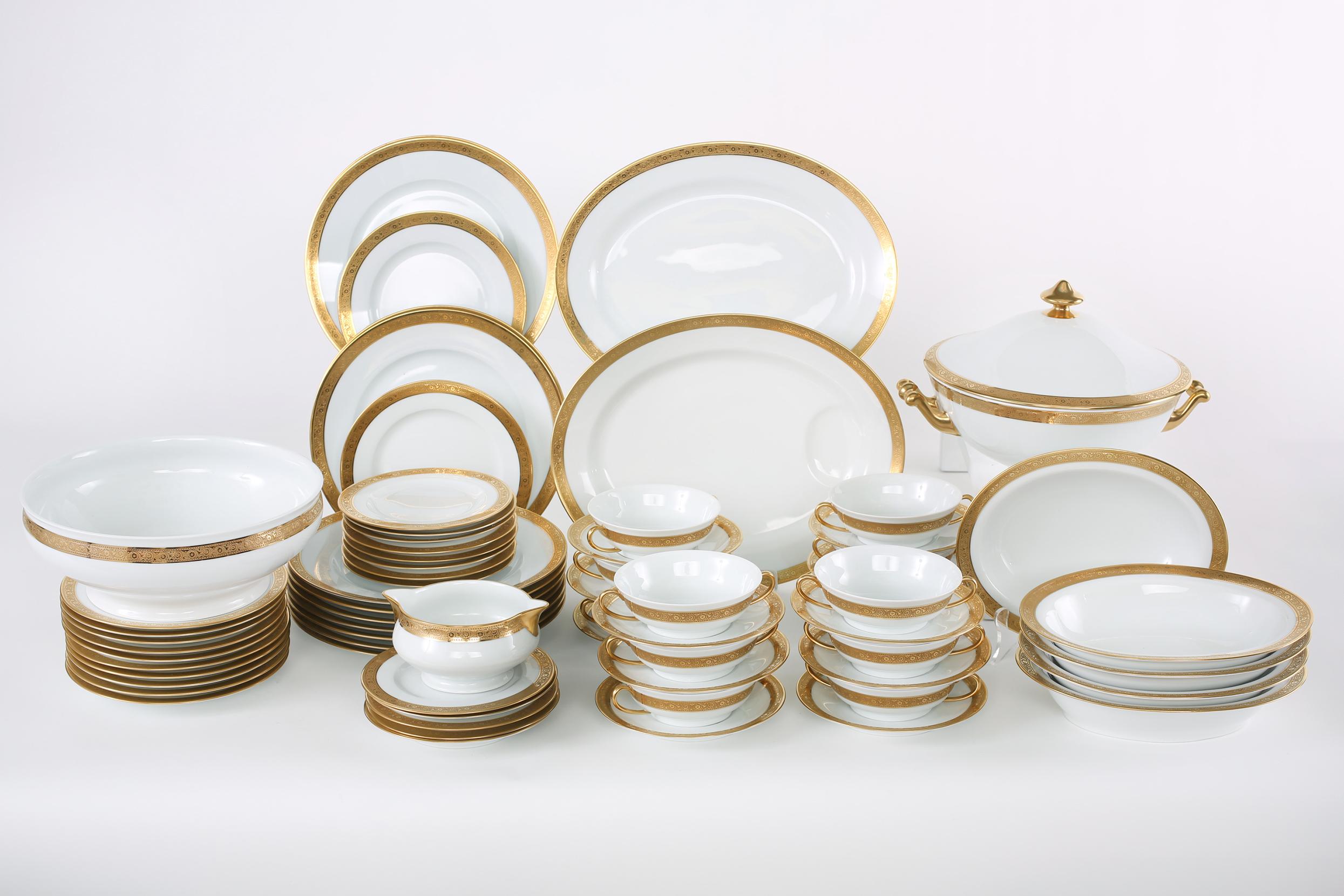 Late 20th Century Gilt Porcelain Dinner Service for Twelve 10