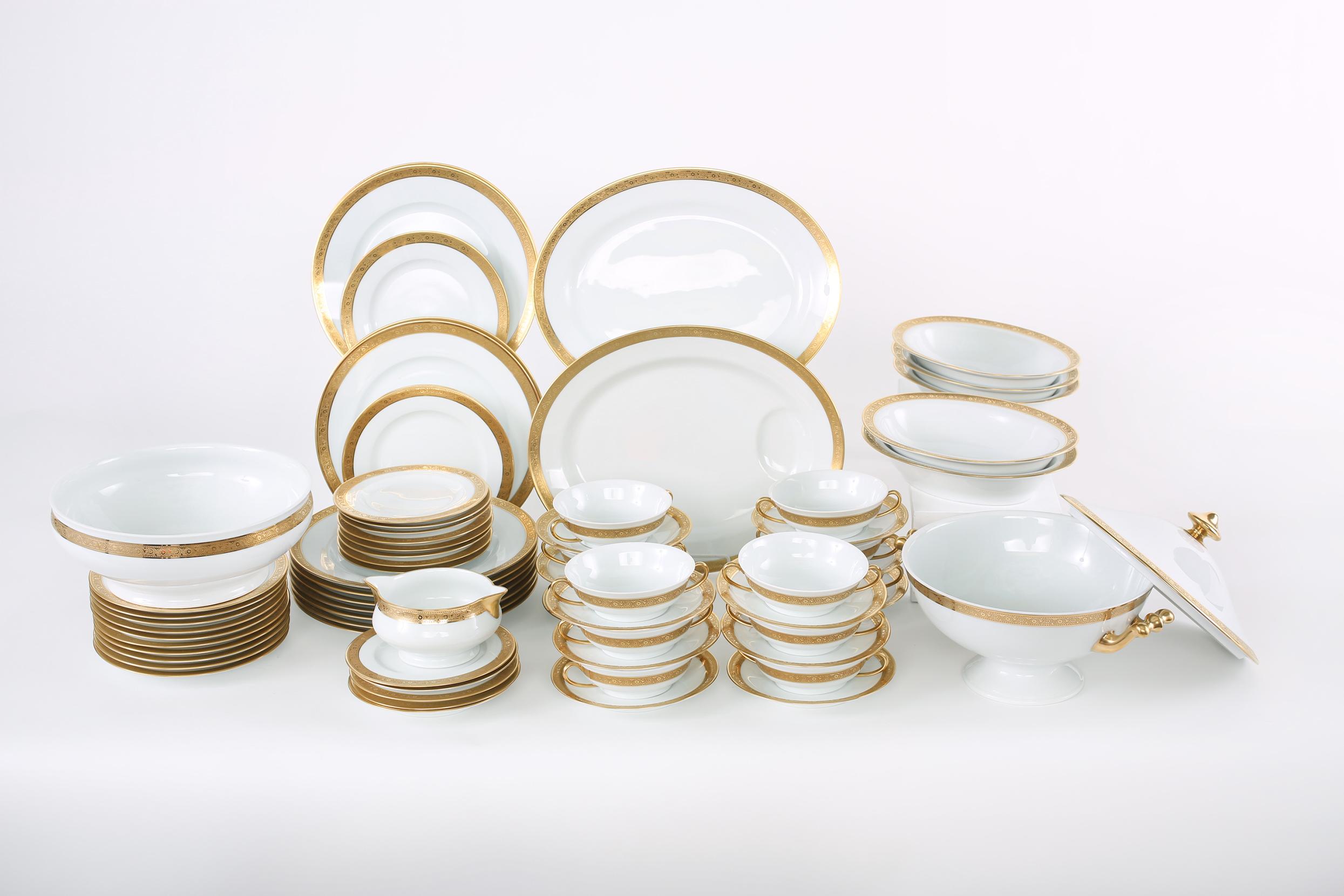 Late 20th Century Gilt Porcelain Dinner Service for Twelve In Good Condition In Tarry Town, NY