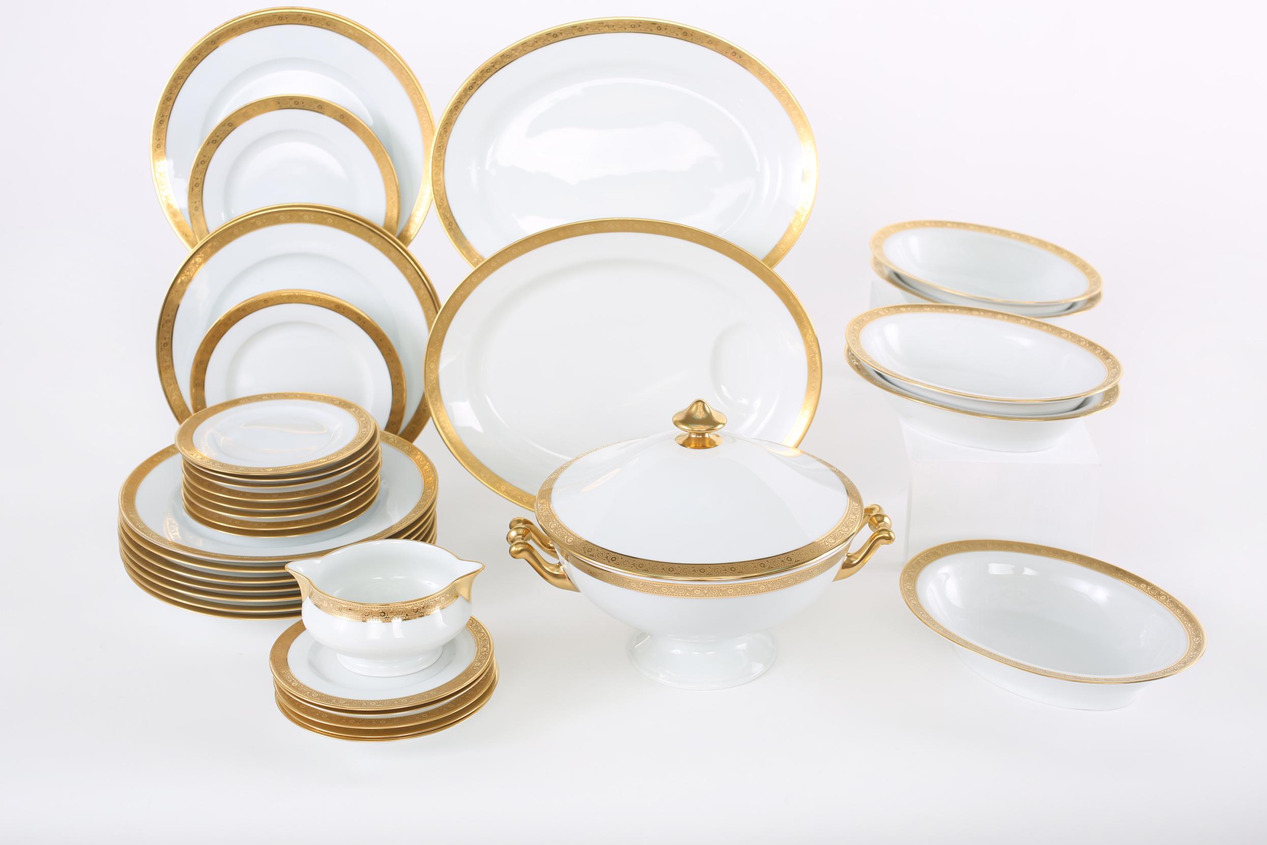 Late 20th Century Gilt Porcelain Dinner Service for Twelve 1
