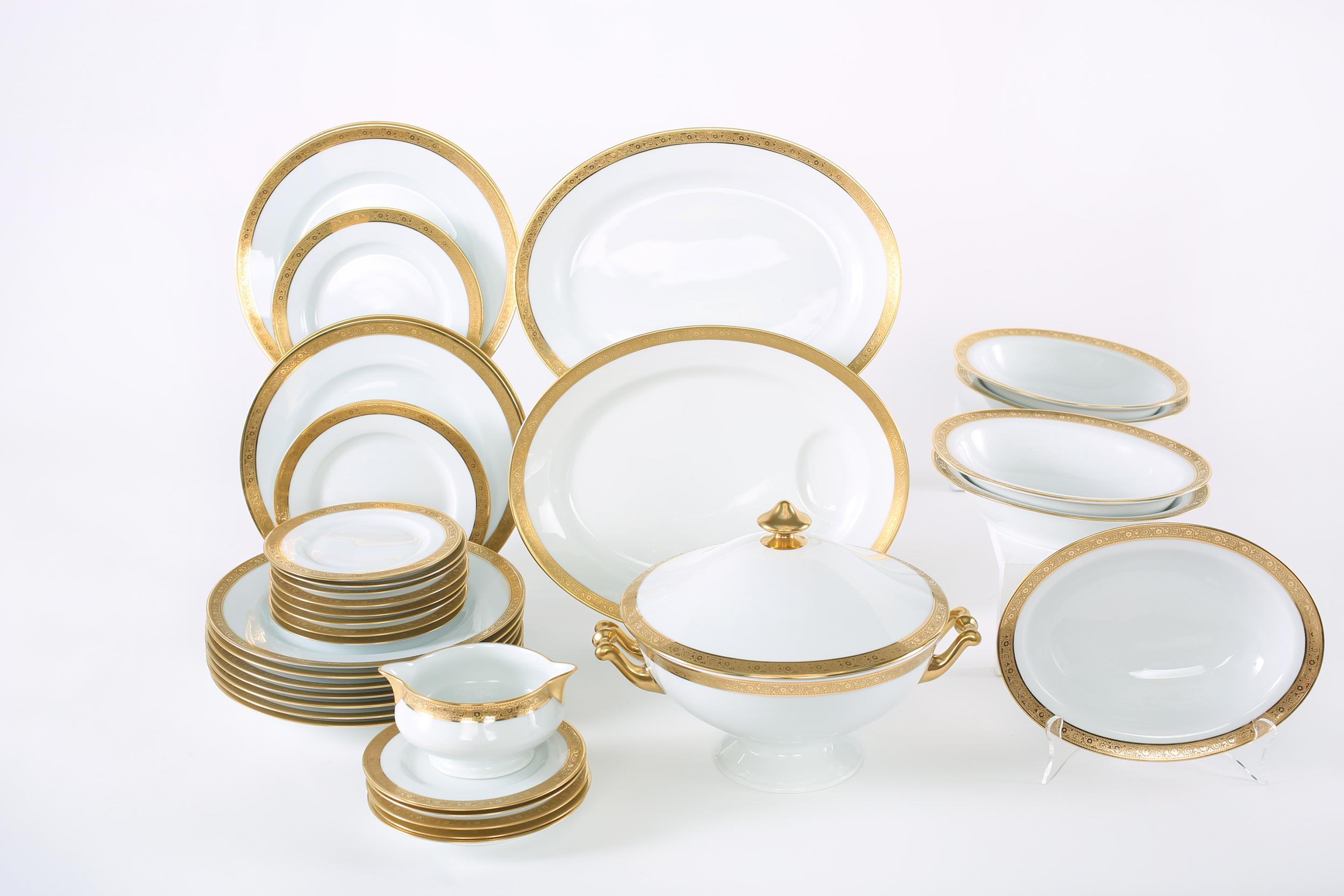 Late 20th Century Gilt Porcelain Dinner Service for Twelve 2
