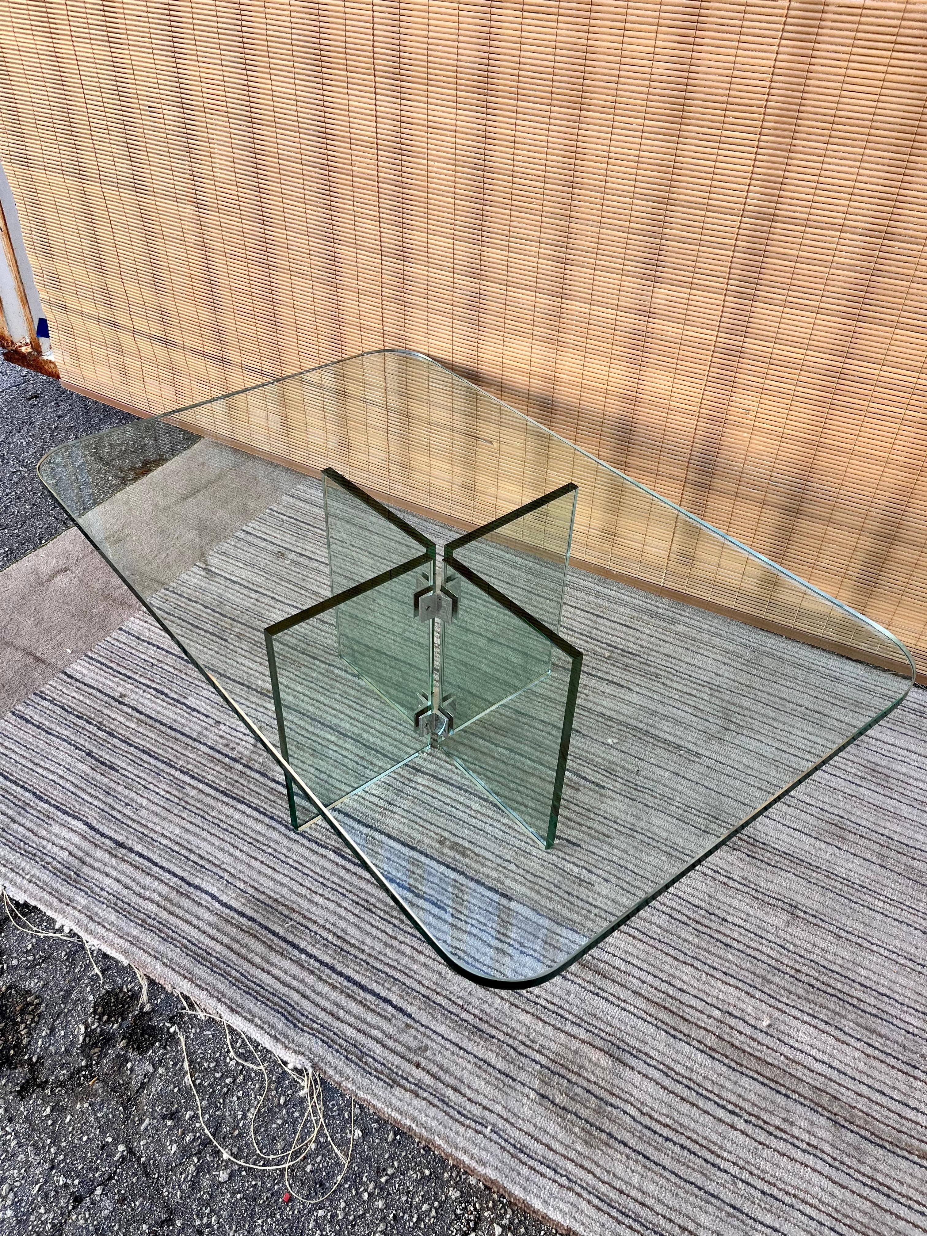 Couchtisch aus Glas des späten 20. Jahrhunderts im Stil der Leon Rosen Kollektion im Angebot 3