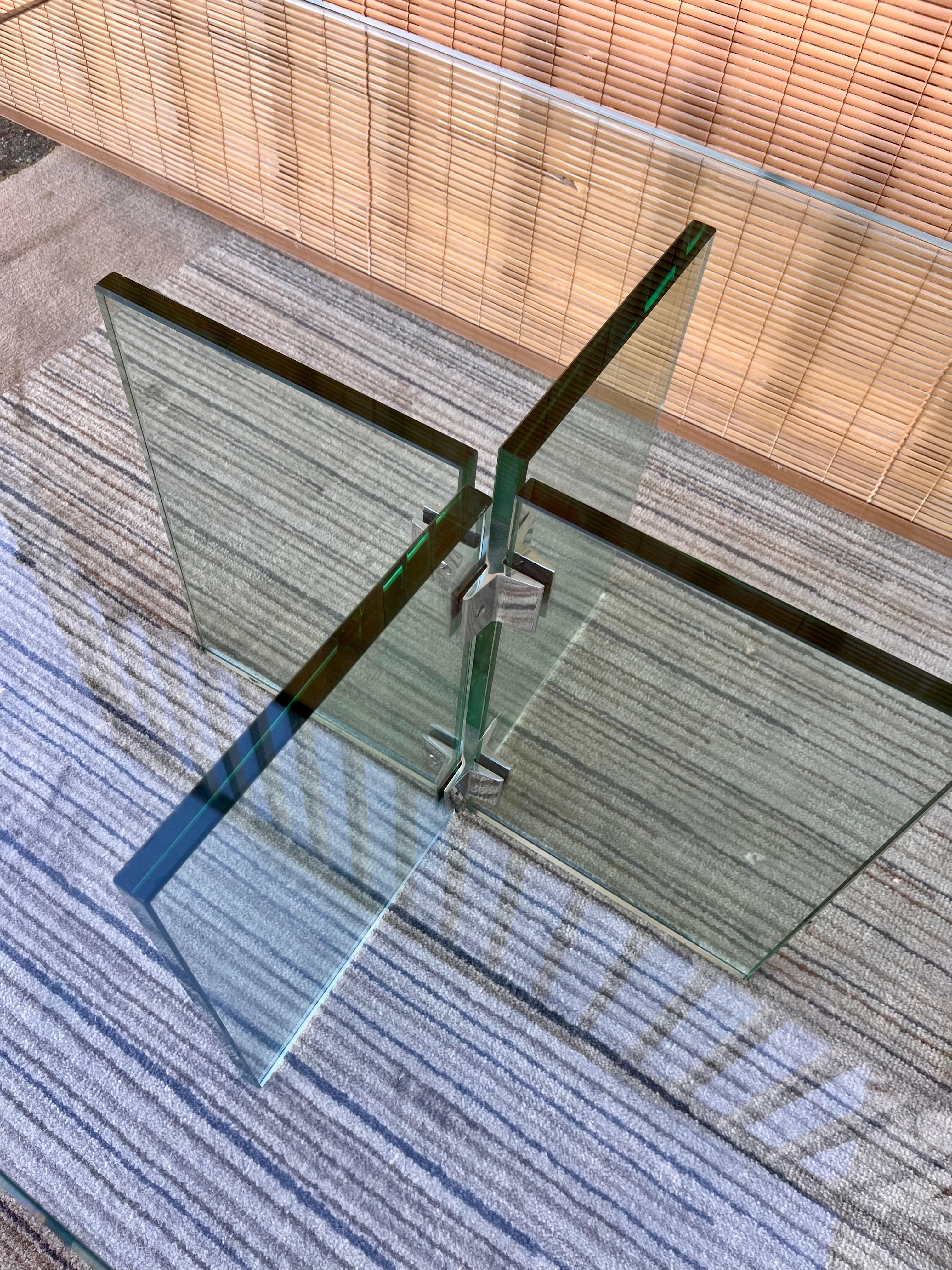 Couchtisch aus Glas des späten 20. Jahrhunderts im Stil der Leon Rosen Kollektion (Edelstahl) im Angebot