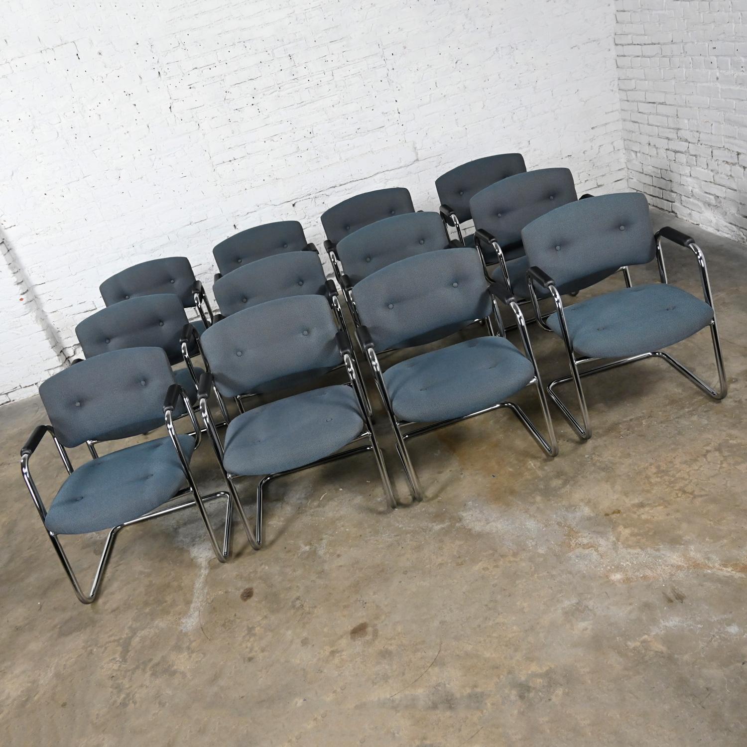 Américain Fin du 20e siècle, chaises cantilever grises et chromées Style Steelcase Ensemble de 12 en vente