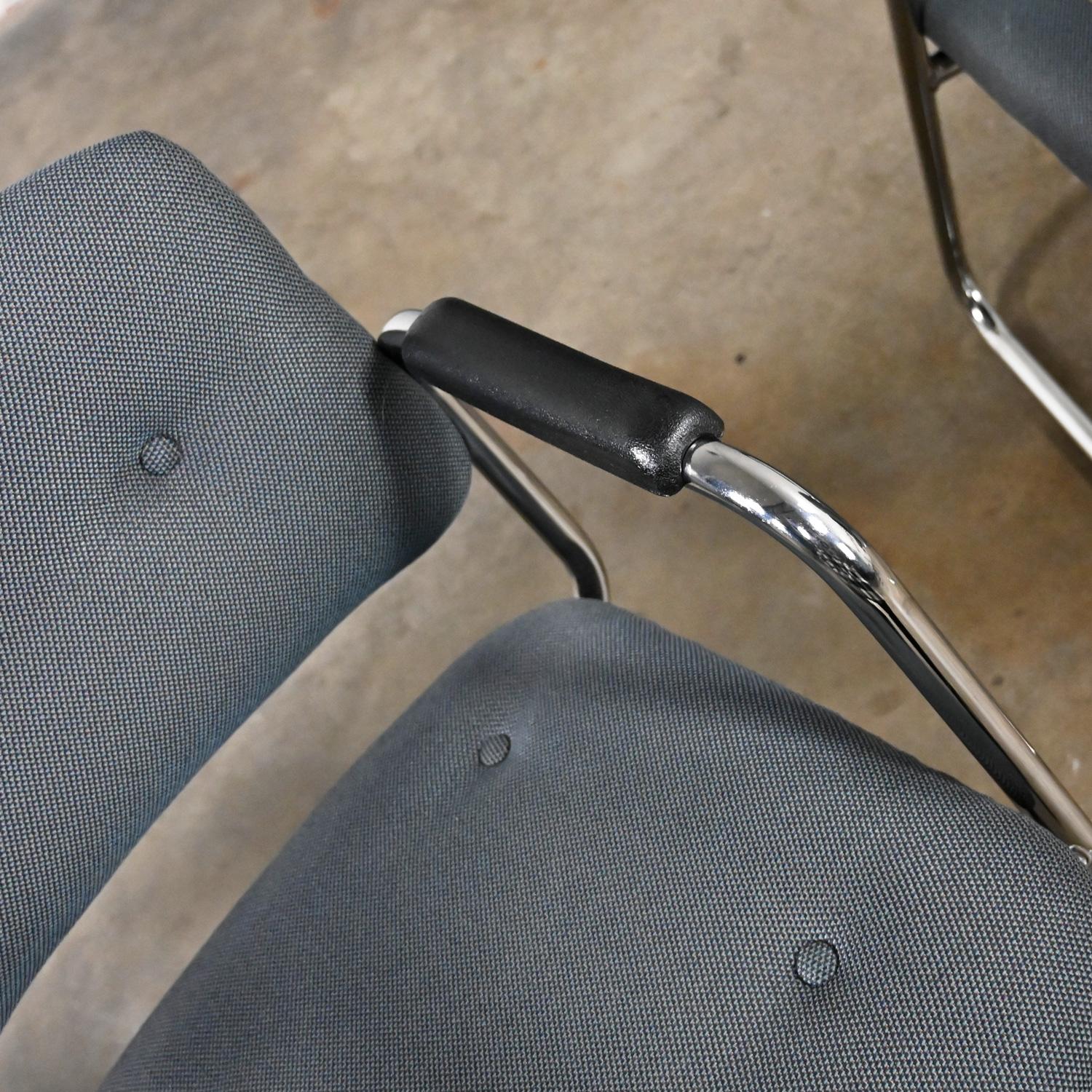 Fin du 20e siècle, chaises cantilever grises et chromées Style Steelcase Ensemble de 4 en vente 7
