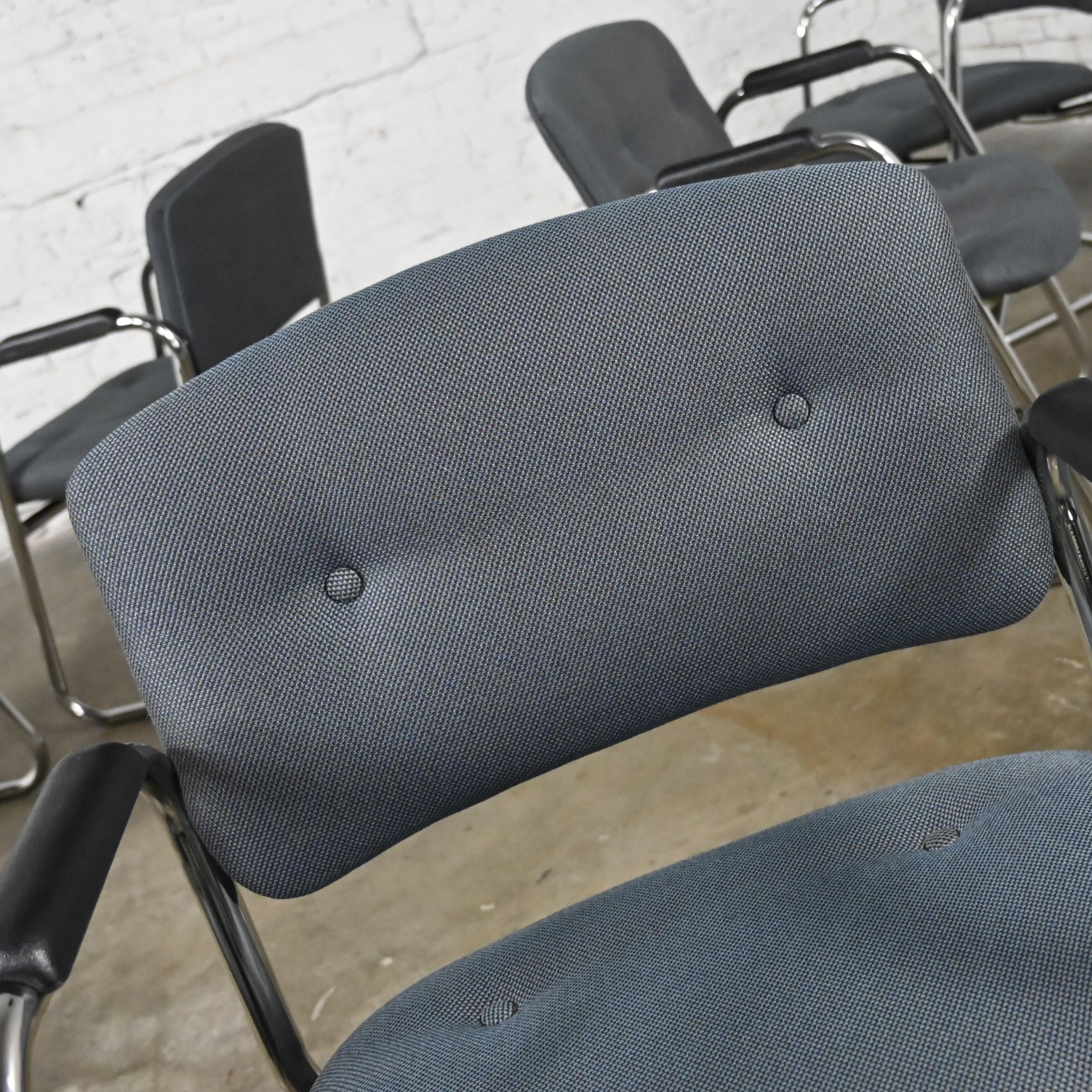 Fin du 20ème siècle, chaises cantilever grises et chromées Style Steelcase Ensemble de 8 en vente 3